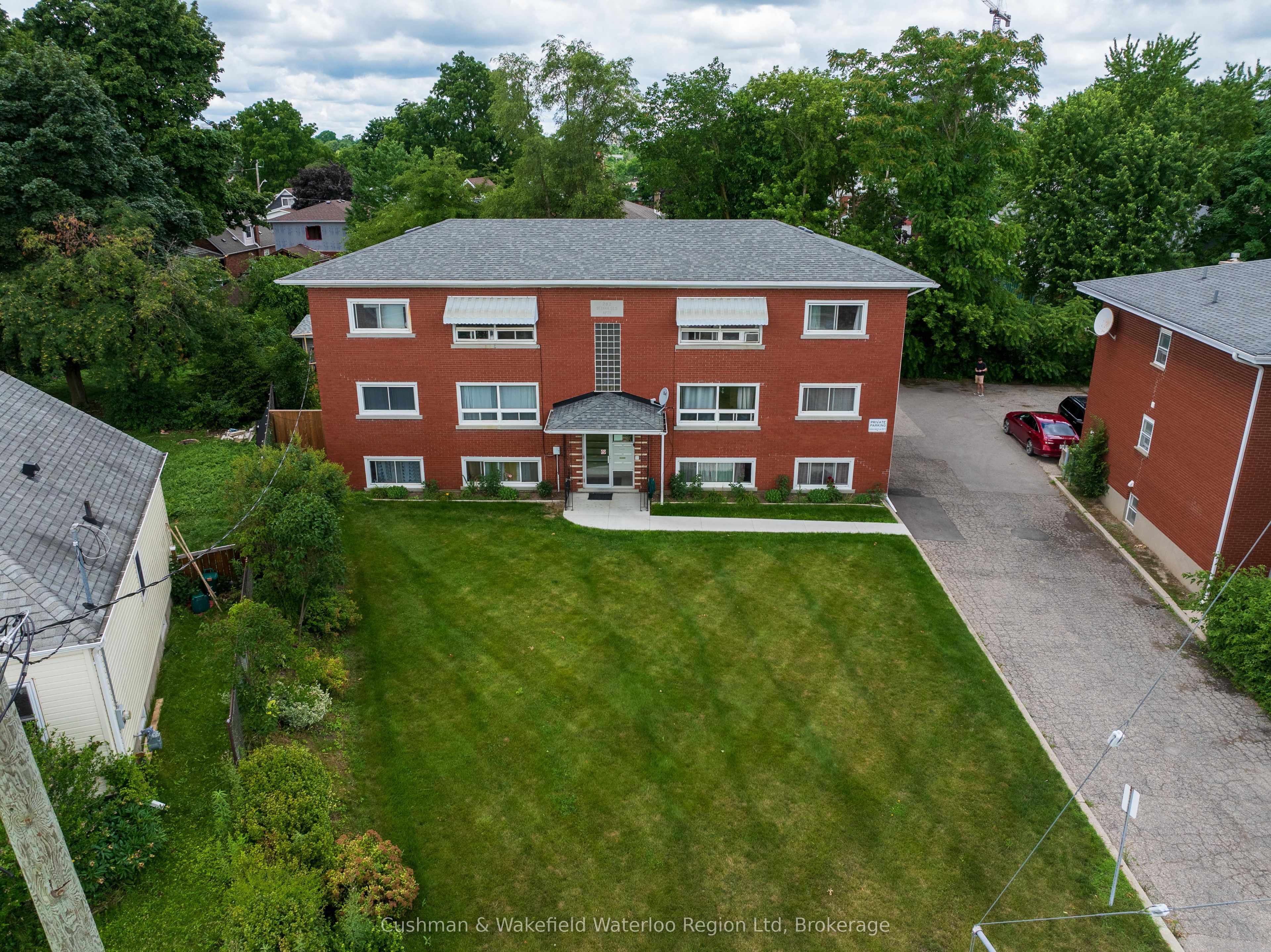 282 Ottawa Street S, Kitchener, ON N2G 3T6 photo 2