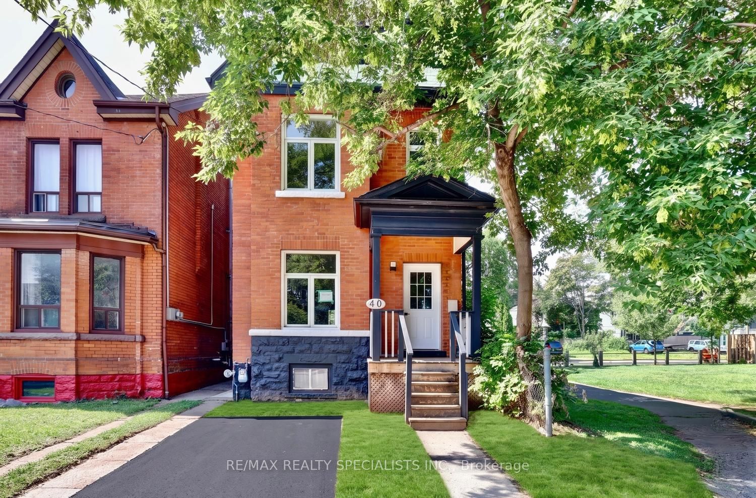 40 Century Street, Hamilton, ON L8L 1V8