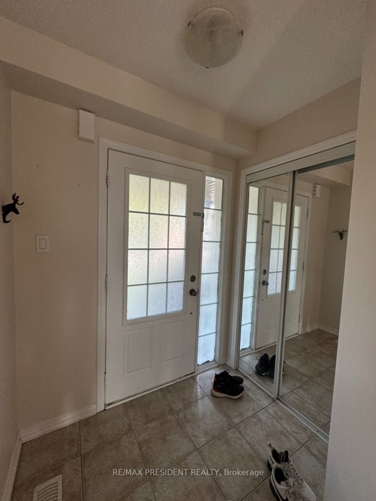 4 Avedisian Street, Brantford, ON N3T 0G8 photo 3