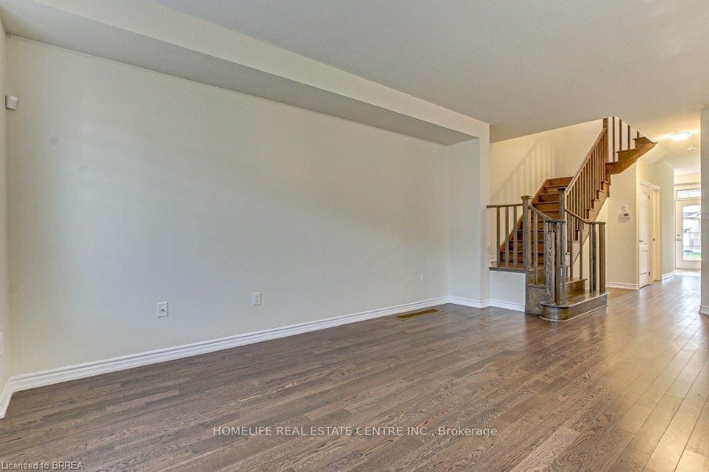 14 Amos Avenue, Brantford, ON N3T 0V4 photo 3