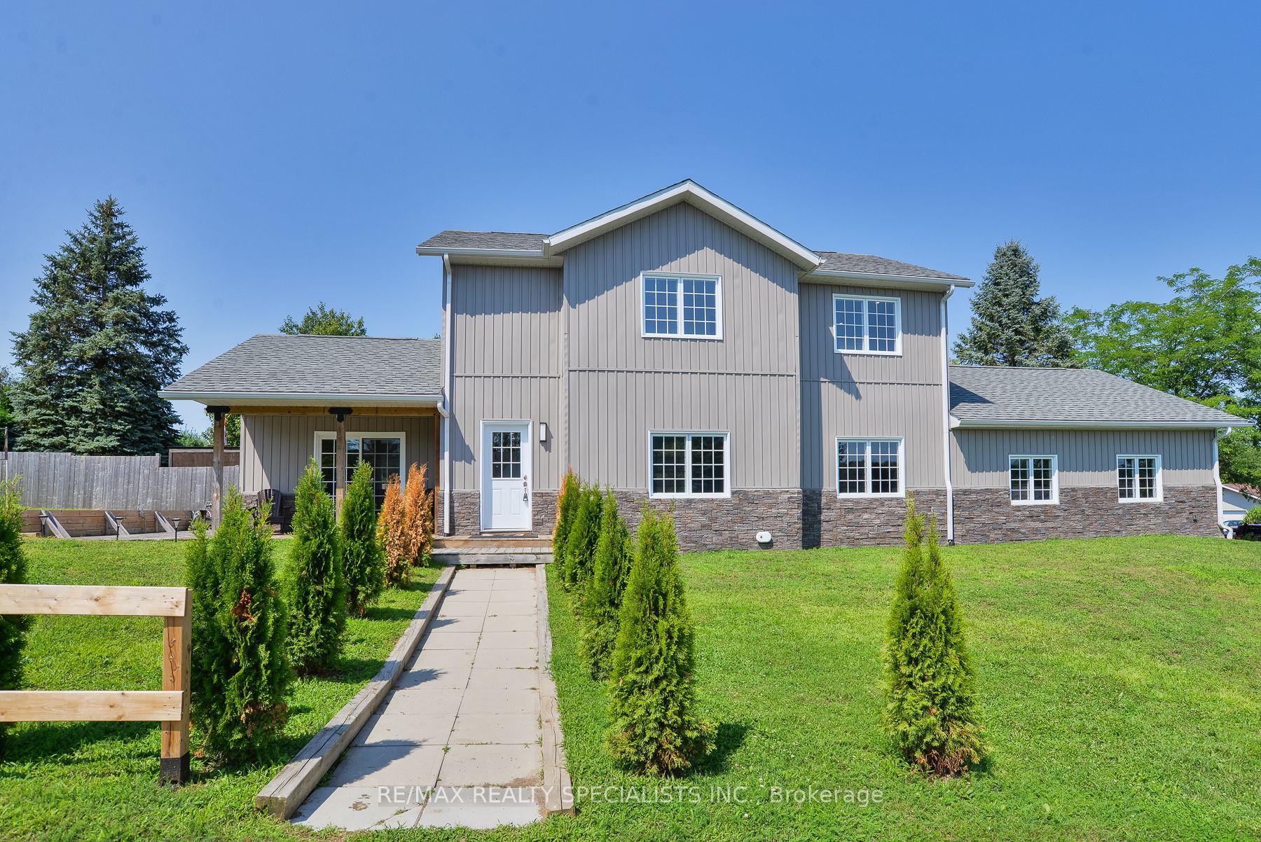 15 Lankin Avenue, Bracebridge, ON P1L 1Y4 photo 2