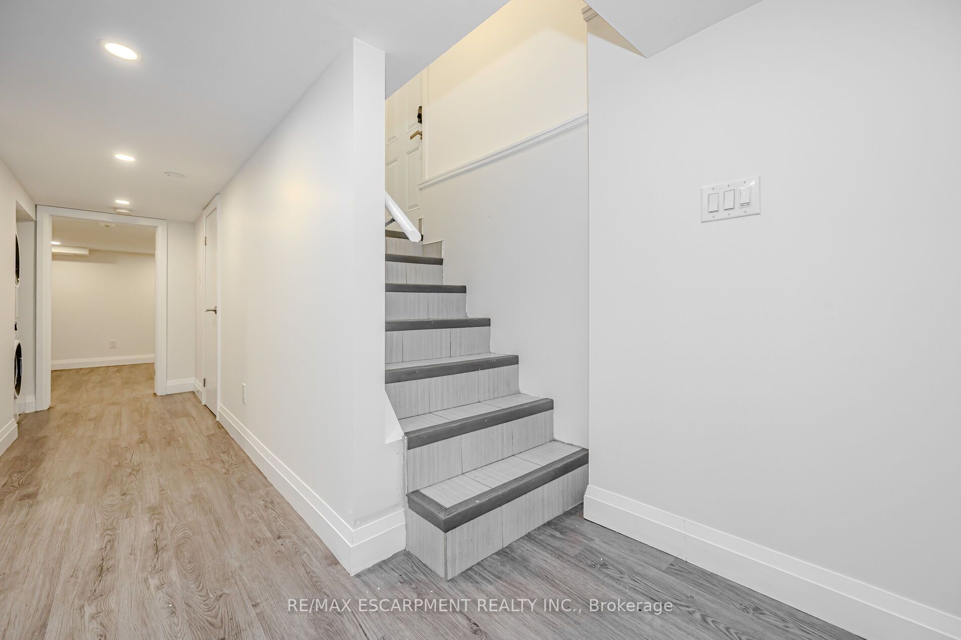 74 CATHCART Street 1-Lower Lvl, Hamilton, ON L8R 1M5 photo 2