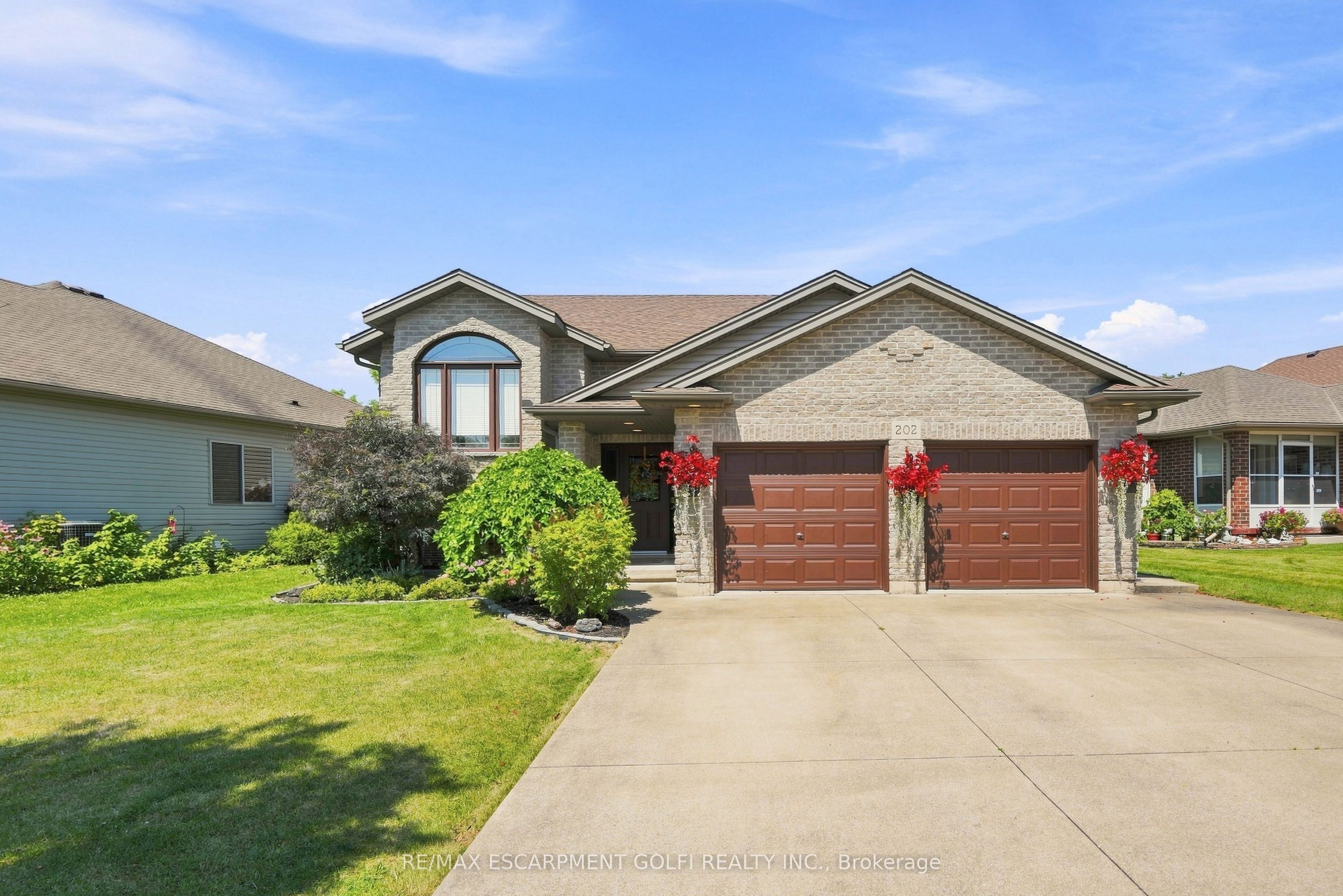 202 WELLBROOK Boulevard, Welland, ON L3C 7M9