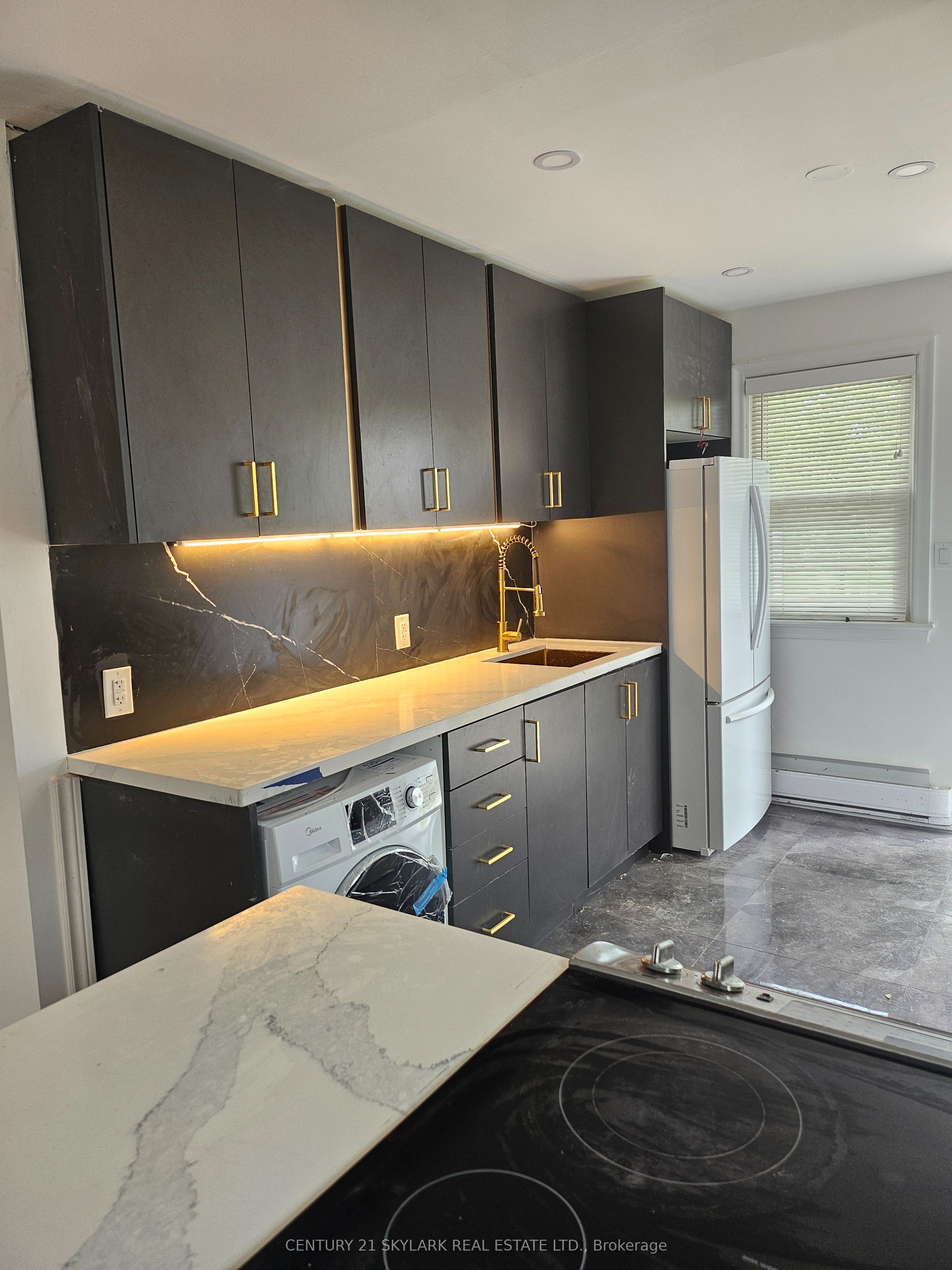 862 Armour Road, Peterborough, ON K9H 2A2 photo 2