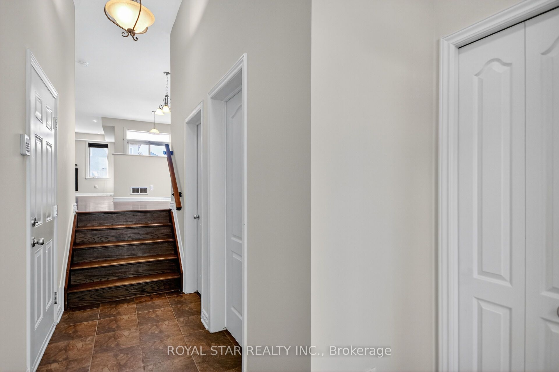 272 Broxburn Crescent, Barrhaven, ON K2J 0N8 photo 2
