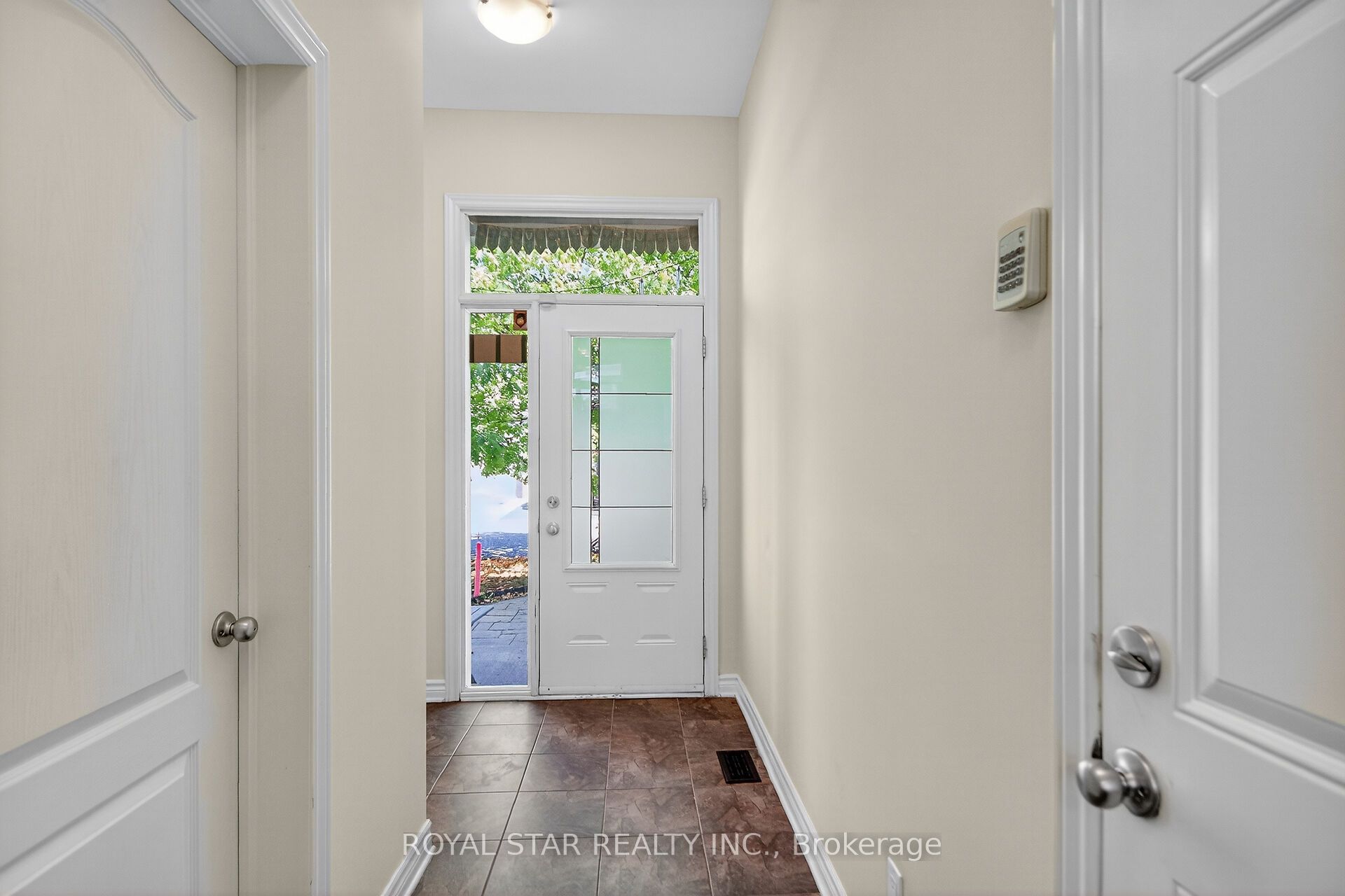 272 Broxburn Crescent, Barrhaven, ON K2J 0N8 photo 3