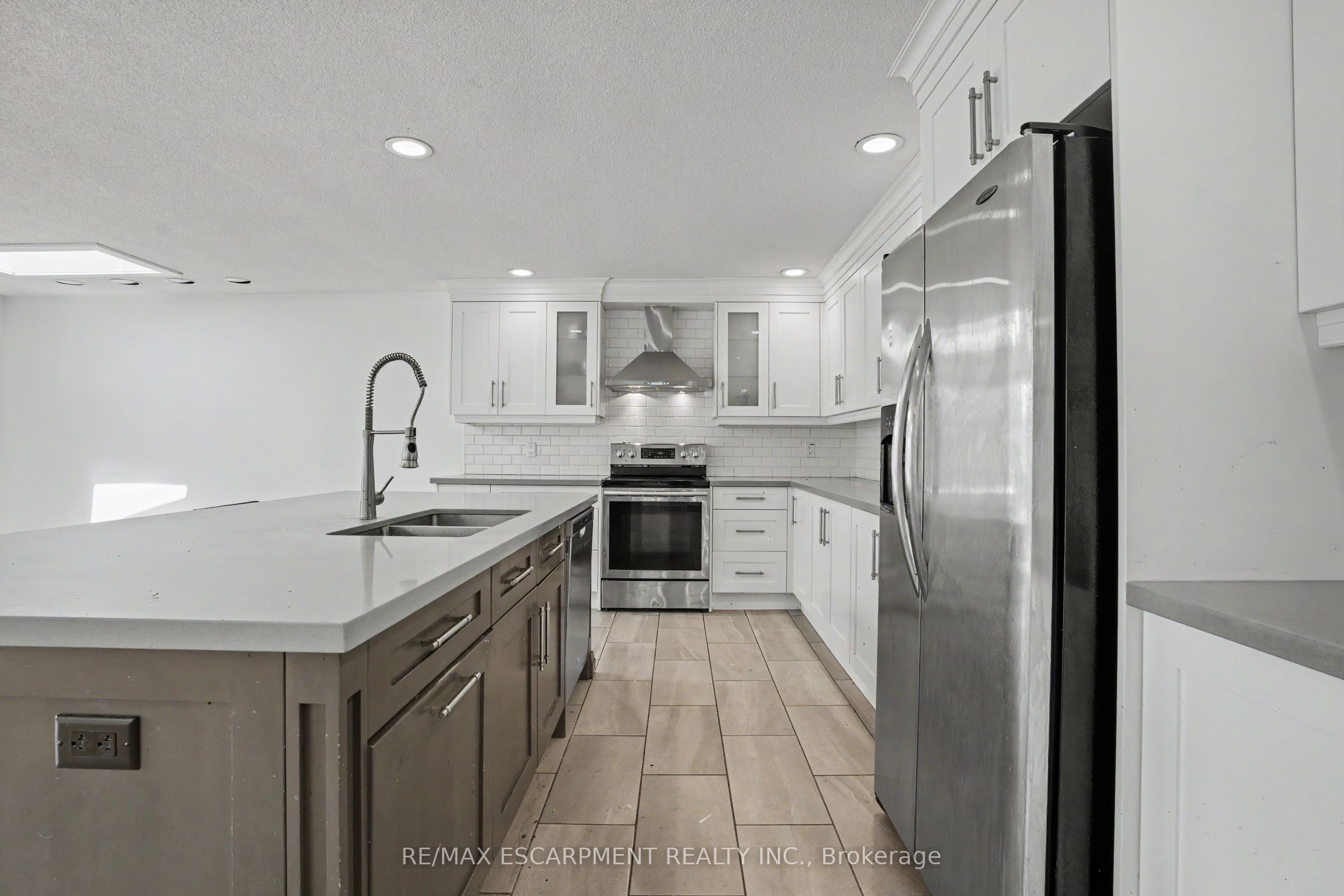 100 Hardale Crescent, Hamilton, ON L8T 1Y3 photo 5