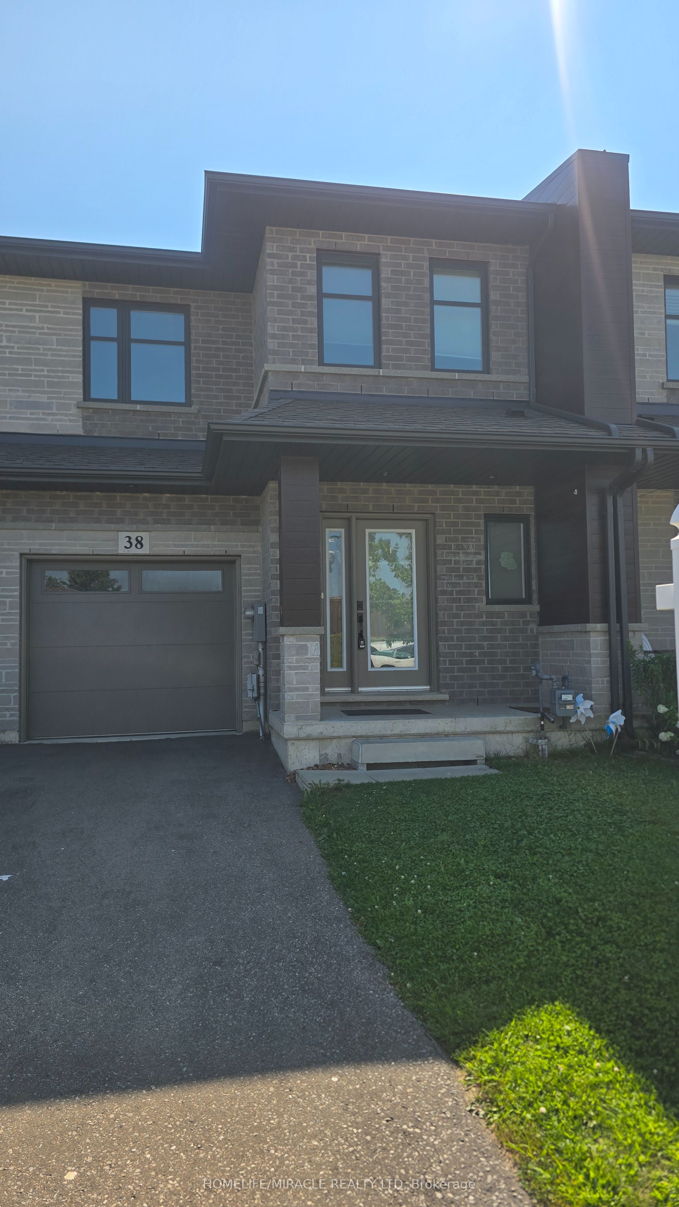 38 Jayla Lane, West Lincoln, ON L0R 2A0