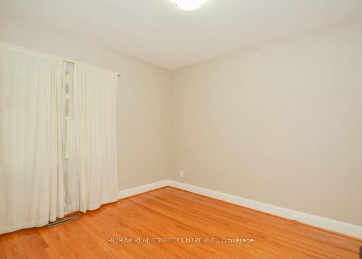 37 Mckenzie Avenue Main, Kitchener, ON N2H 2A7 photo 4