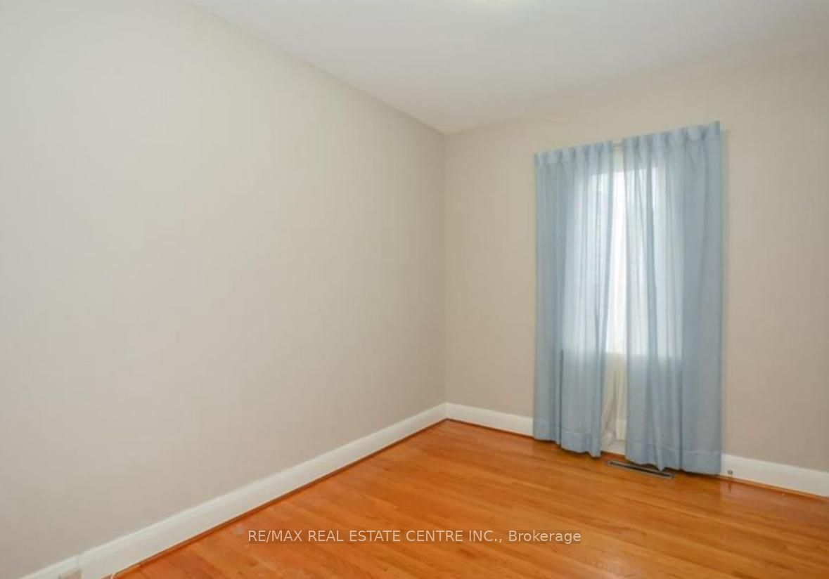 37 Mckenzie Avenue Main, Kitchener, ON N2H 2A7 photo 5