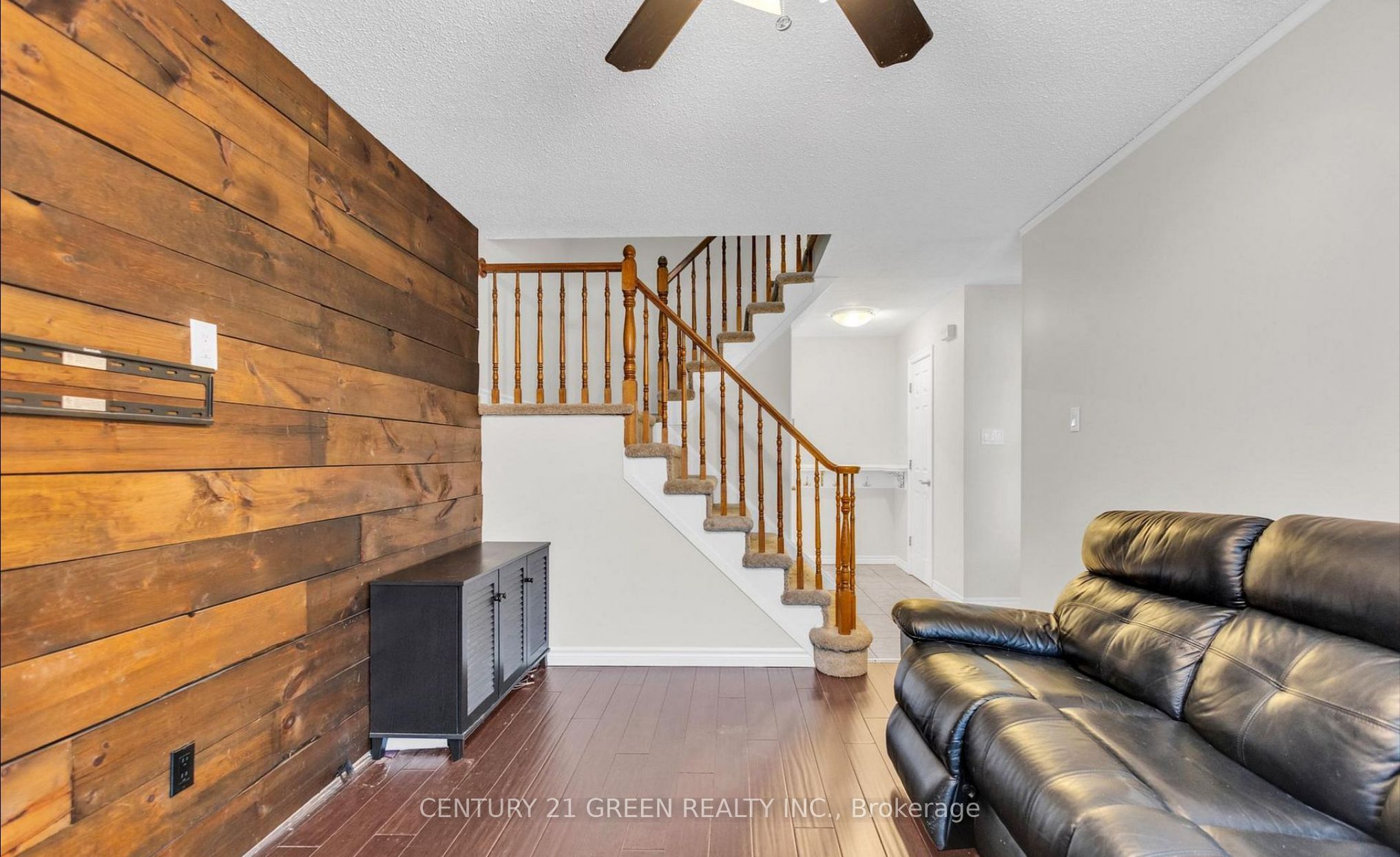 14 Clydebank Place Main & Upper, Hamilton, ON L8E 4K2 photo 3