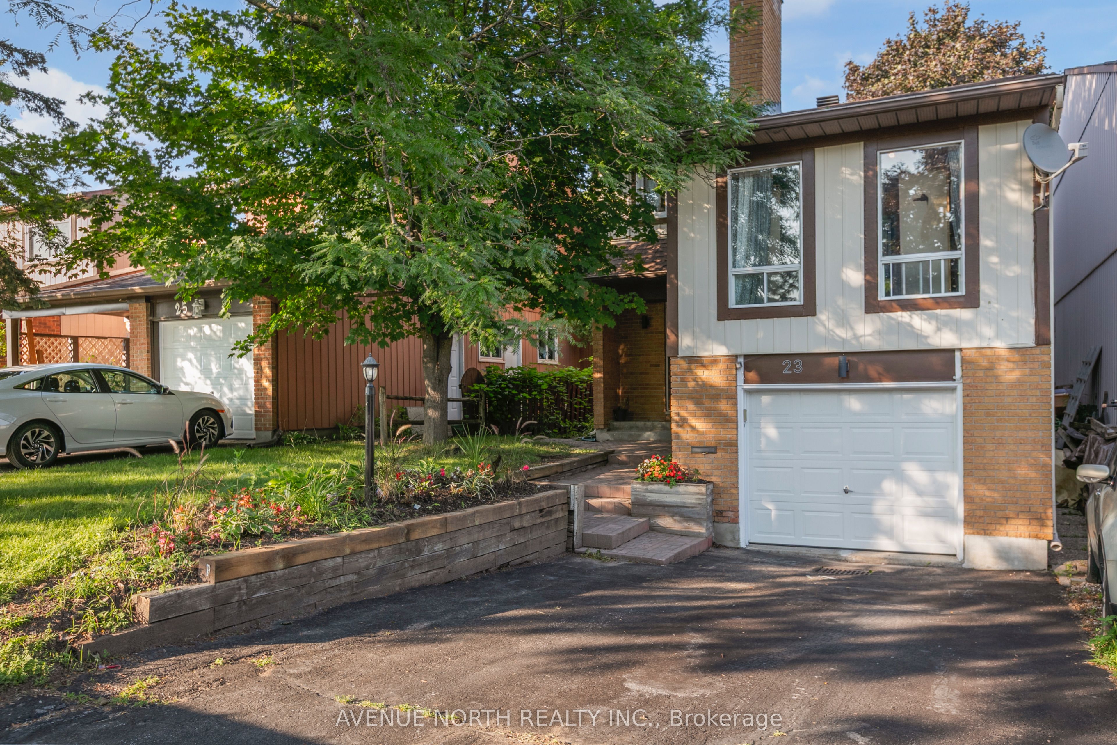 23 Bluegrass Drive, Kanata, ON K2M 1G2 photo 2