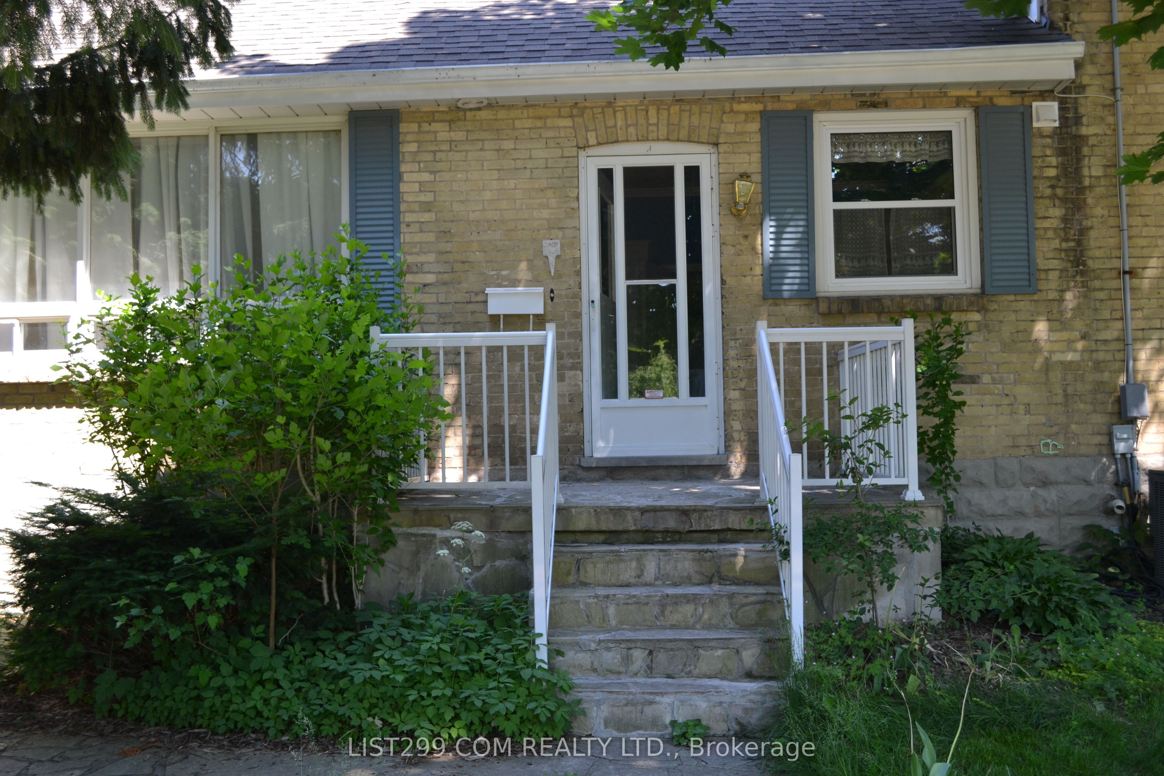 1049 Talbot Street, London East, ON N6A 2V9 photo 2