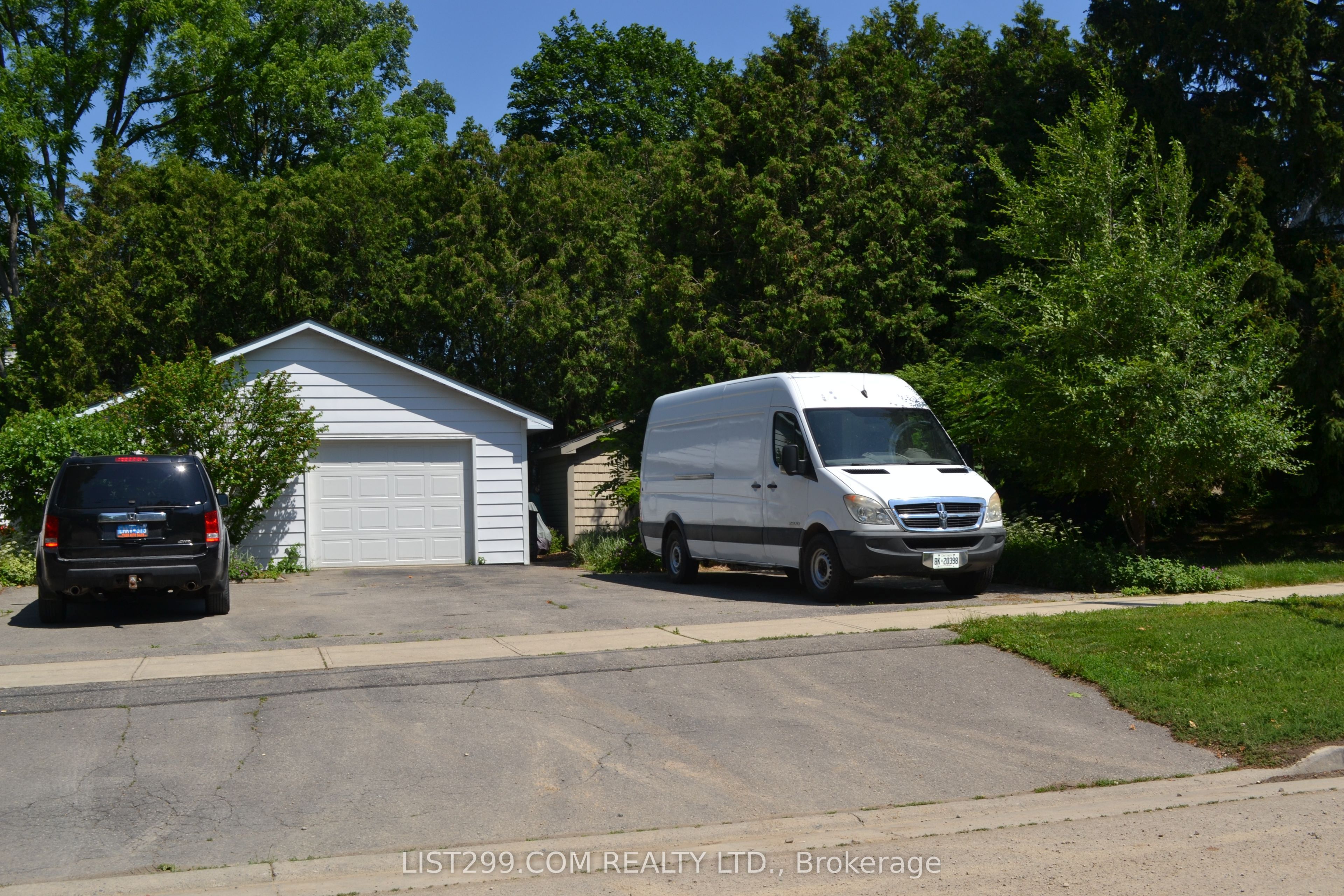 1049 Talbot Street, London East, ON N6A 2V9 photo 3