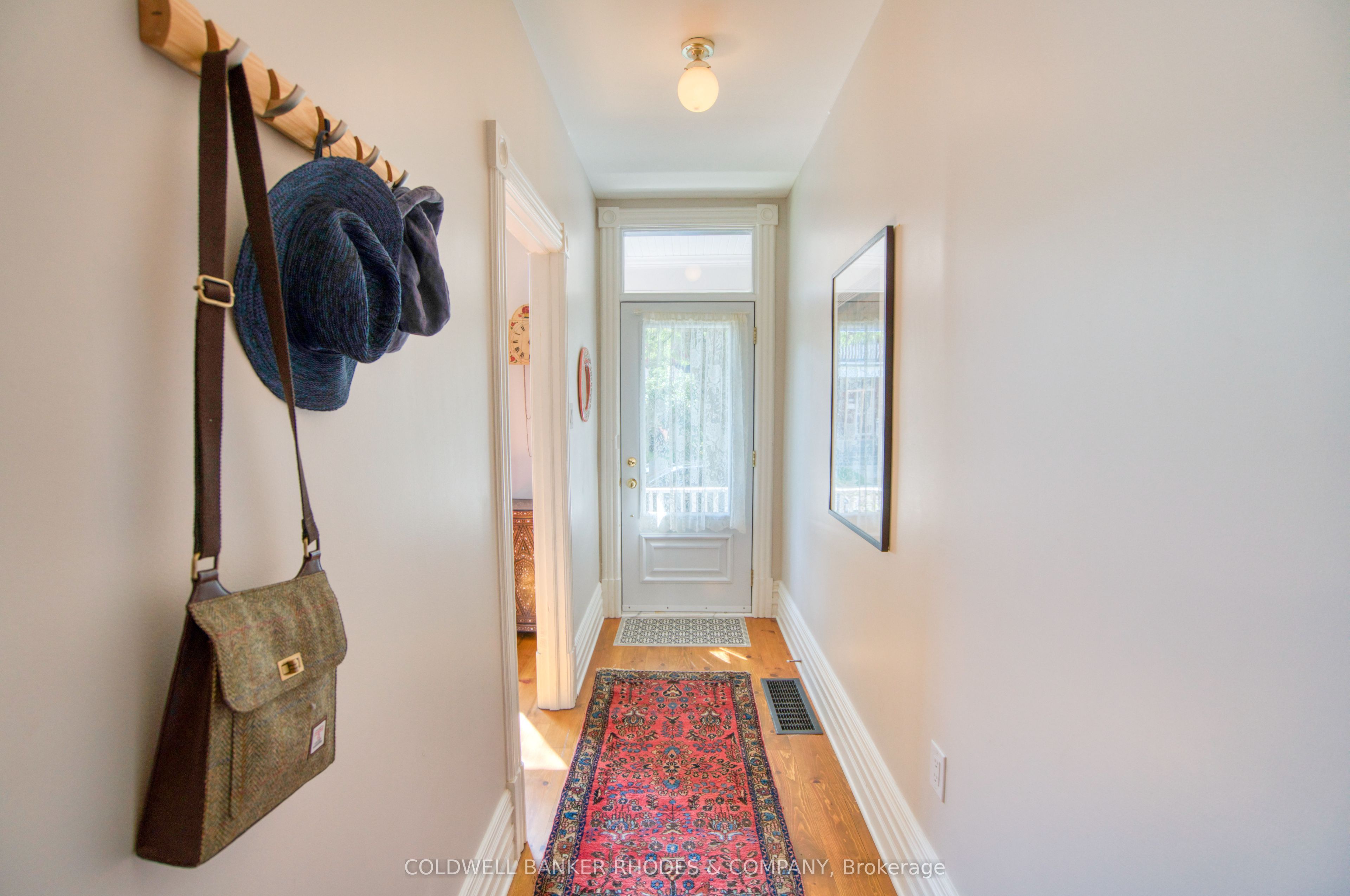 103 1/2 Guigues Avenue, Lower Town - Sandy Hill, ON K1N 5H8 photo 3