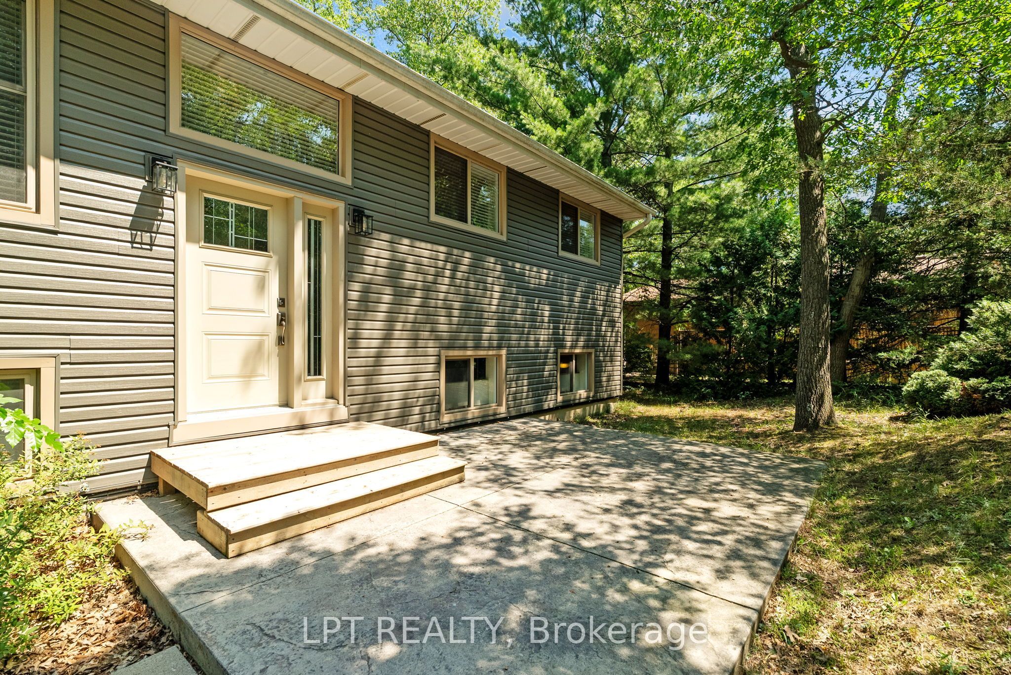 7806 Alfred Crescent, Lambton Shores, ON N0M 2L0 photo 4