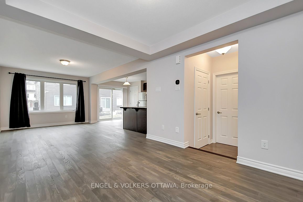 135 Lanceleaf Way, Kanata, ON K2V 0K7 photo 4