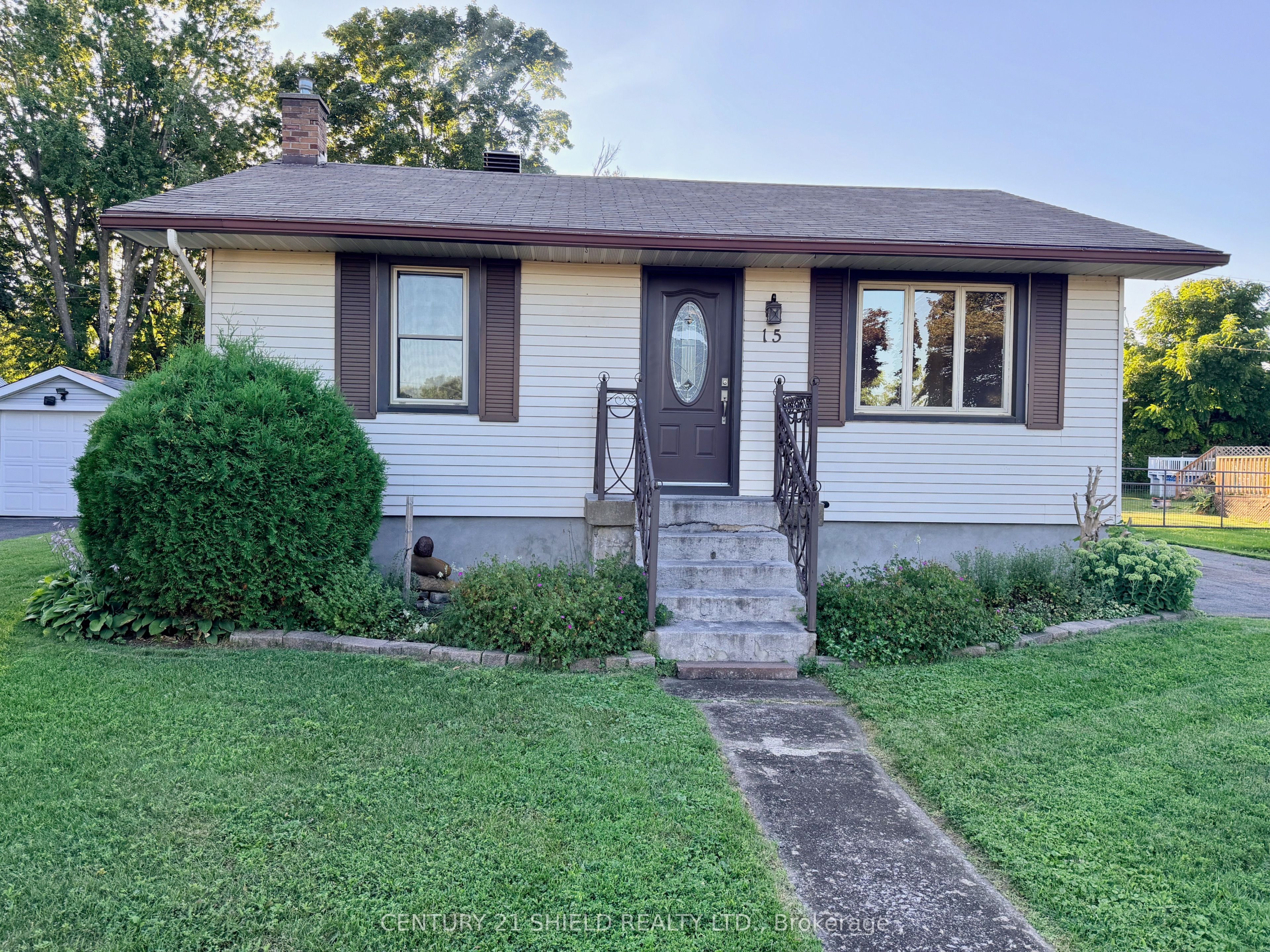 15 Adam Dixon Avenue N, South Stormont, ON K0C 1P0