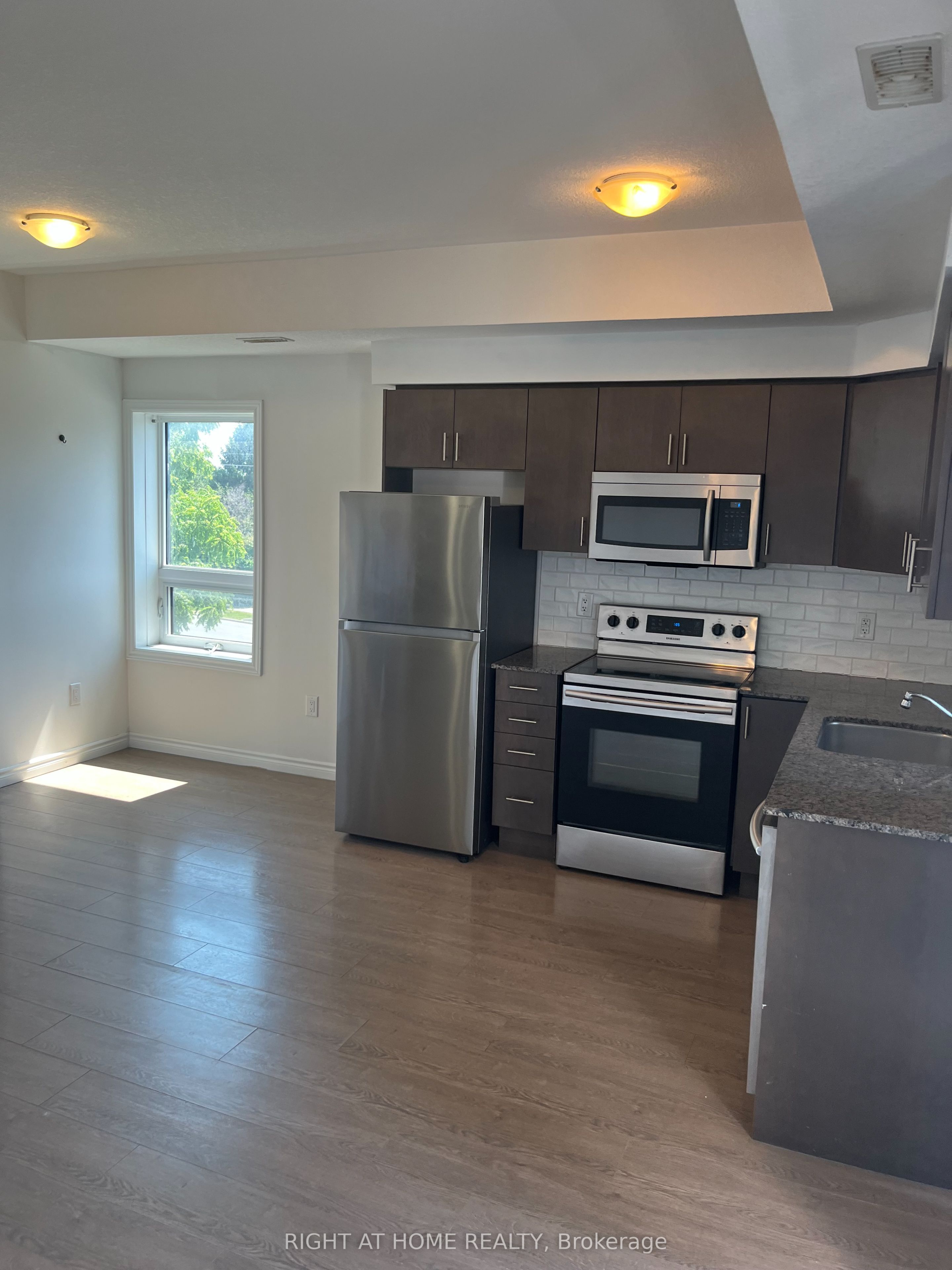 1430 Highland Road W 3A, Kitchener, ON N2N 0C3 photo 2