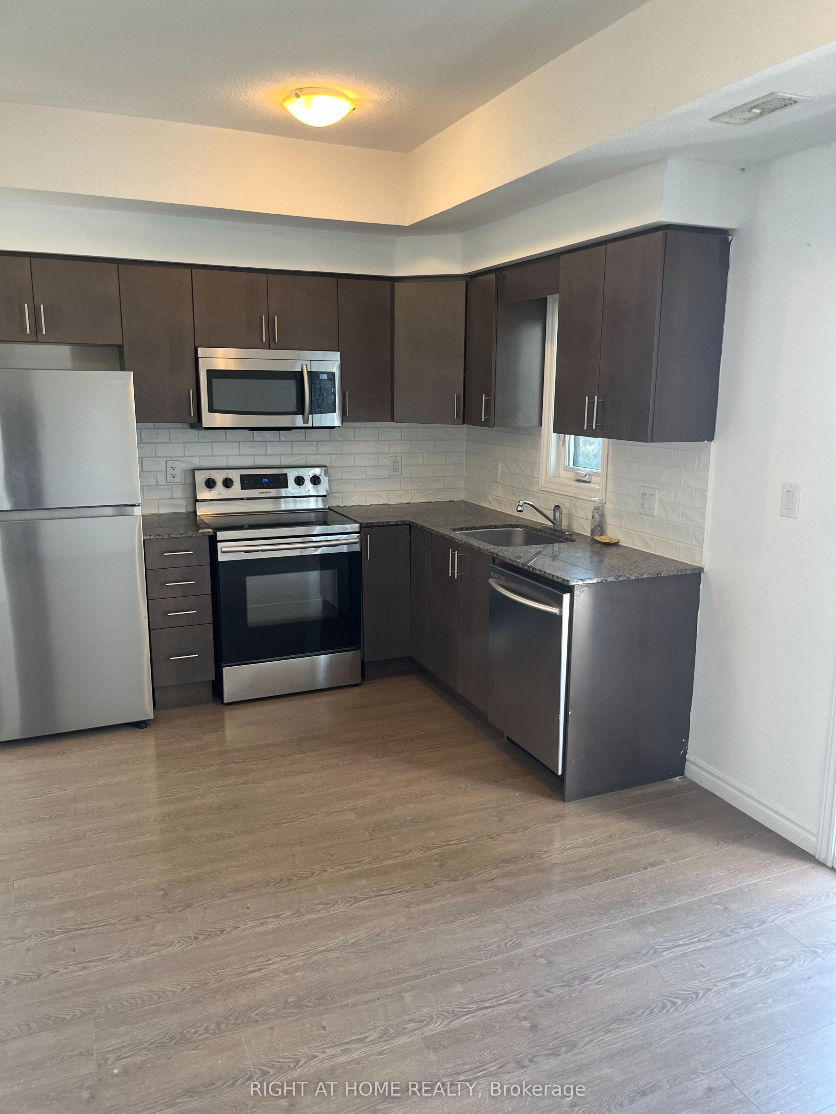 1430 Highland Road W 3A, Kitchener, ON N2N 0C3 photo 4