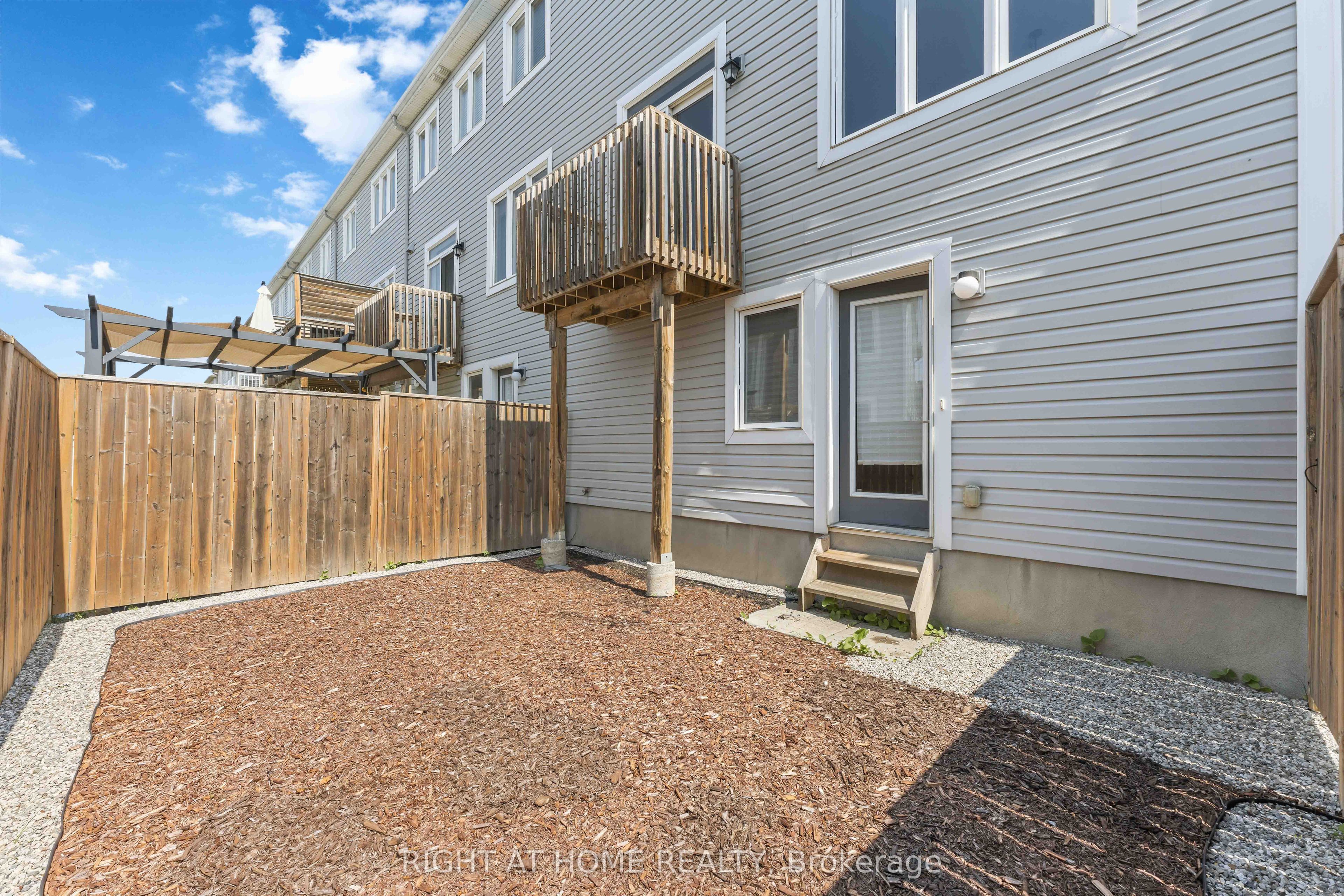 432 MEADOWBREEZE Drive, Kanata, ON K2M 0L2 photo 2