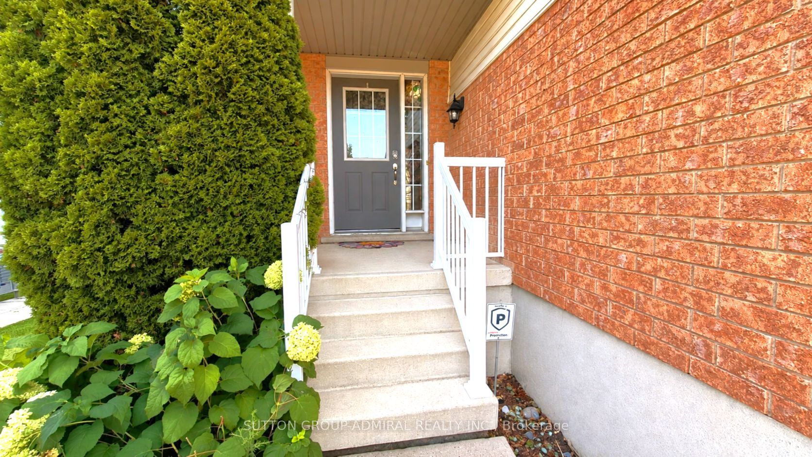 115 PEACH BLOSSOM Crescent, Kitchener, ON N2E 3Z7 photo 2
