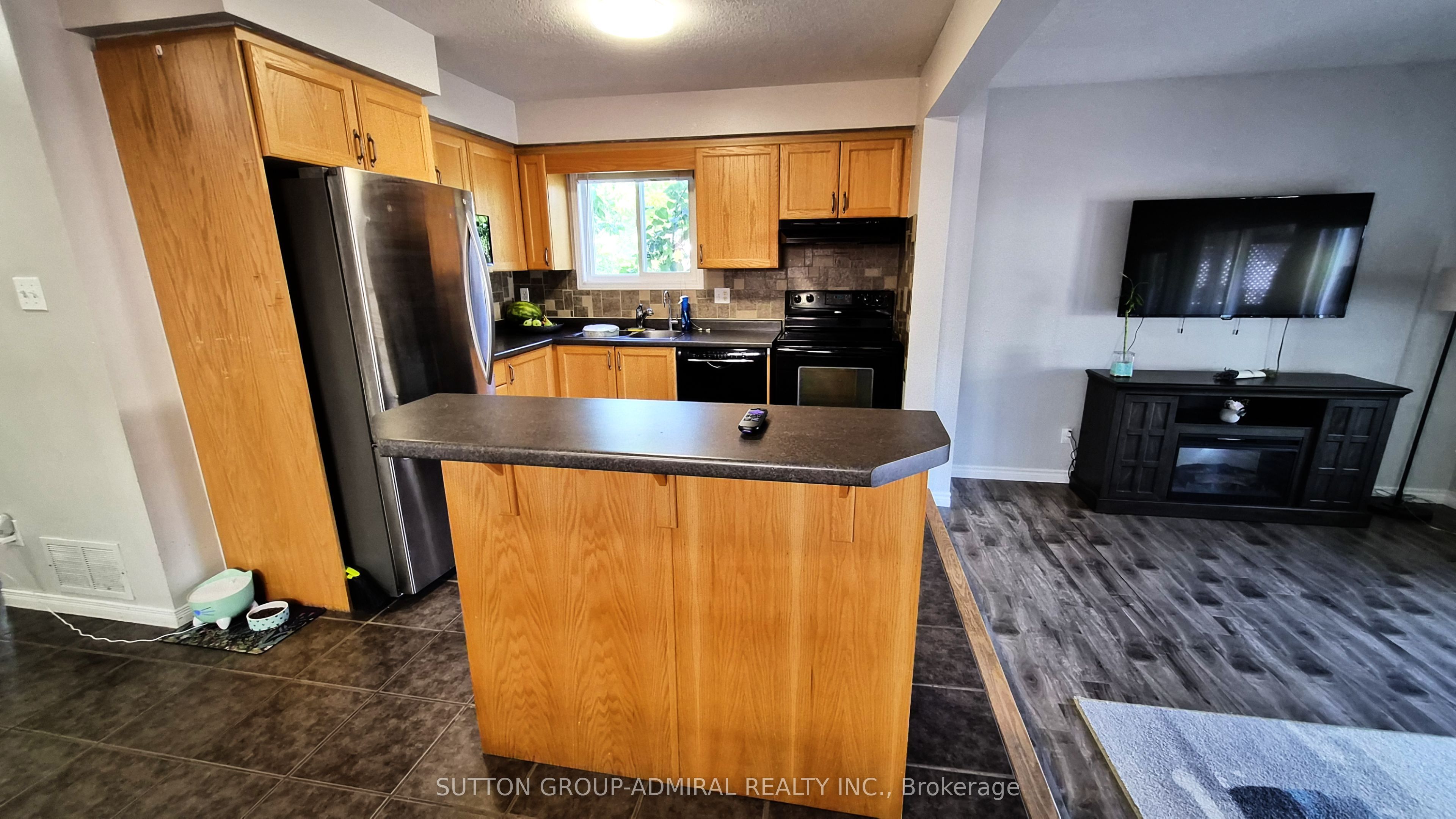 115 PEACH BLOSSOM Crescent, Kitchener, ON N2E 3Z7 photo 4