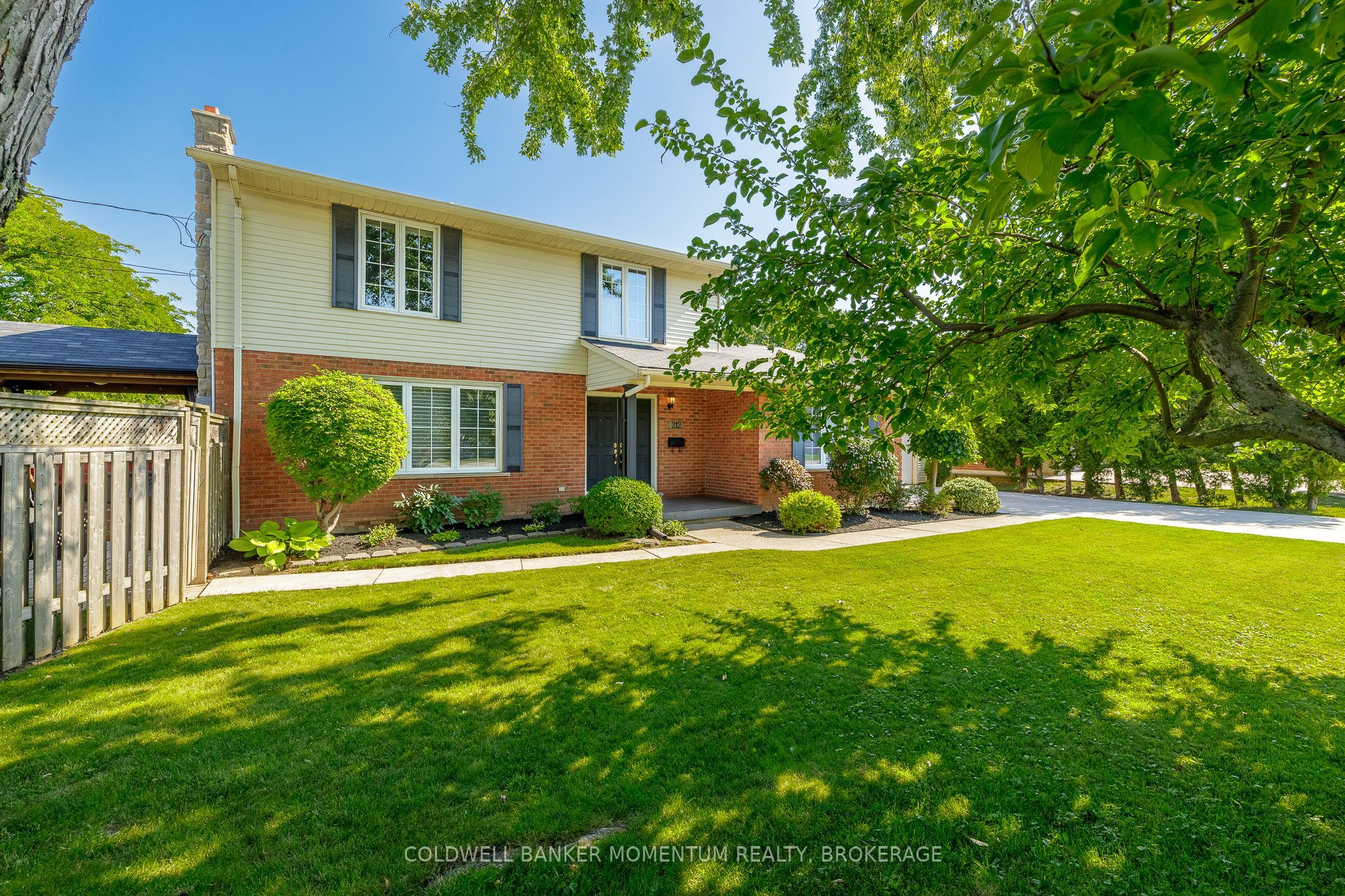 212 Livingston Avenue, Grimsby, ON L3M 4V8 photo 3