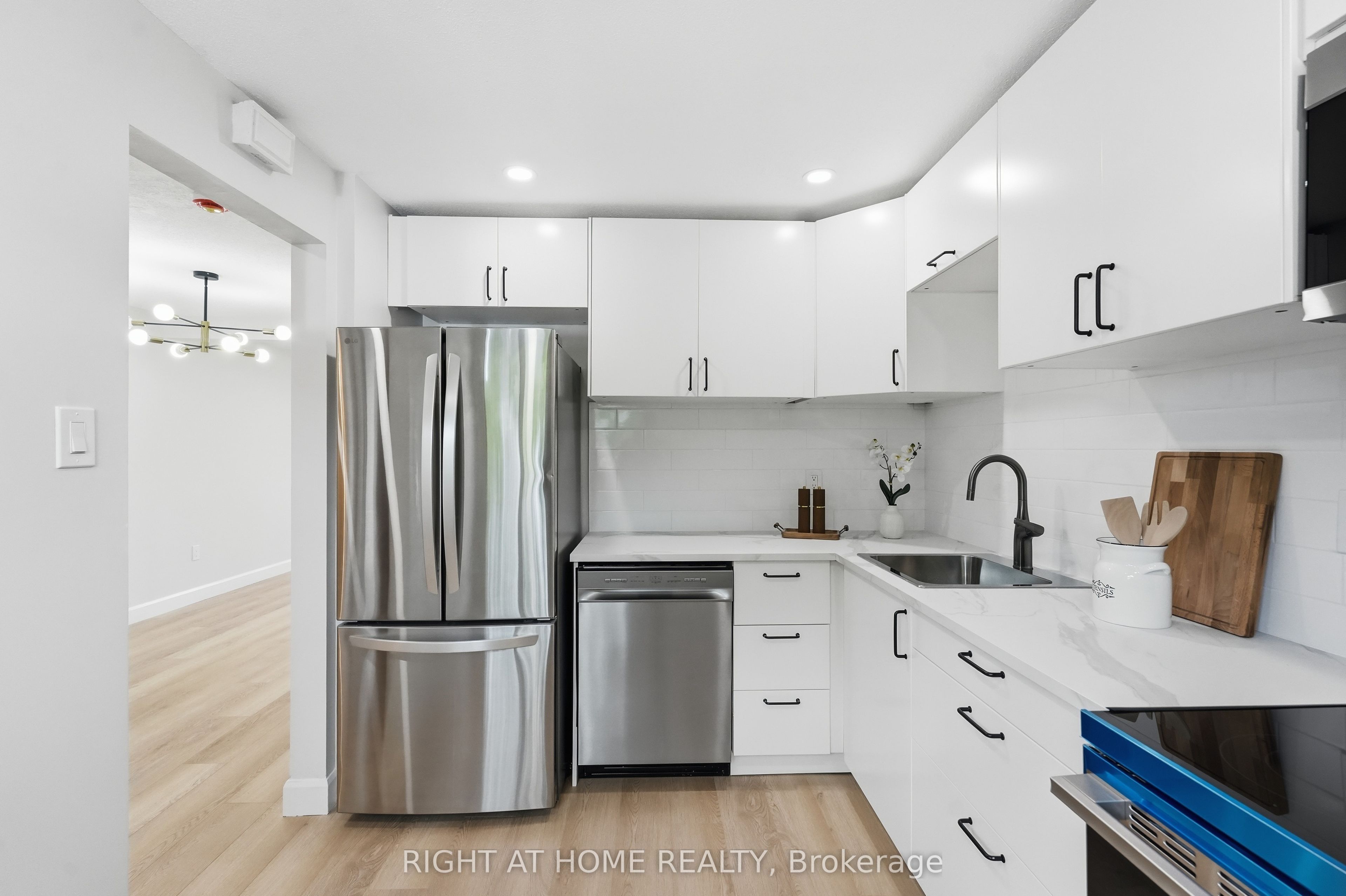 7874 Jeanne D'arc Boulevard 3, Orleans - Convent Glen and Area, ON K1C 2E9