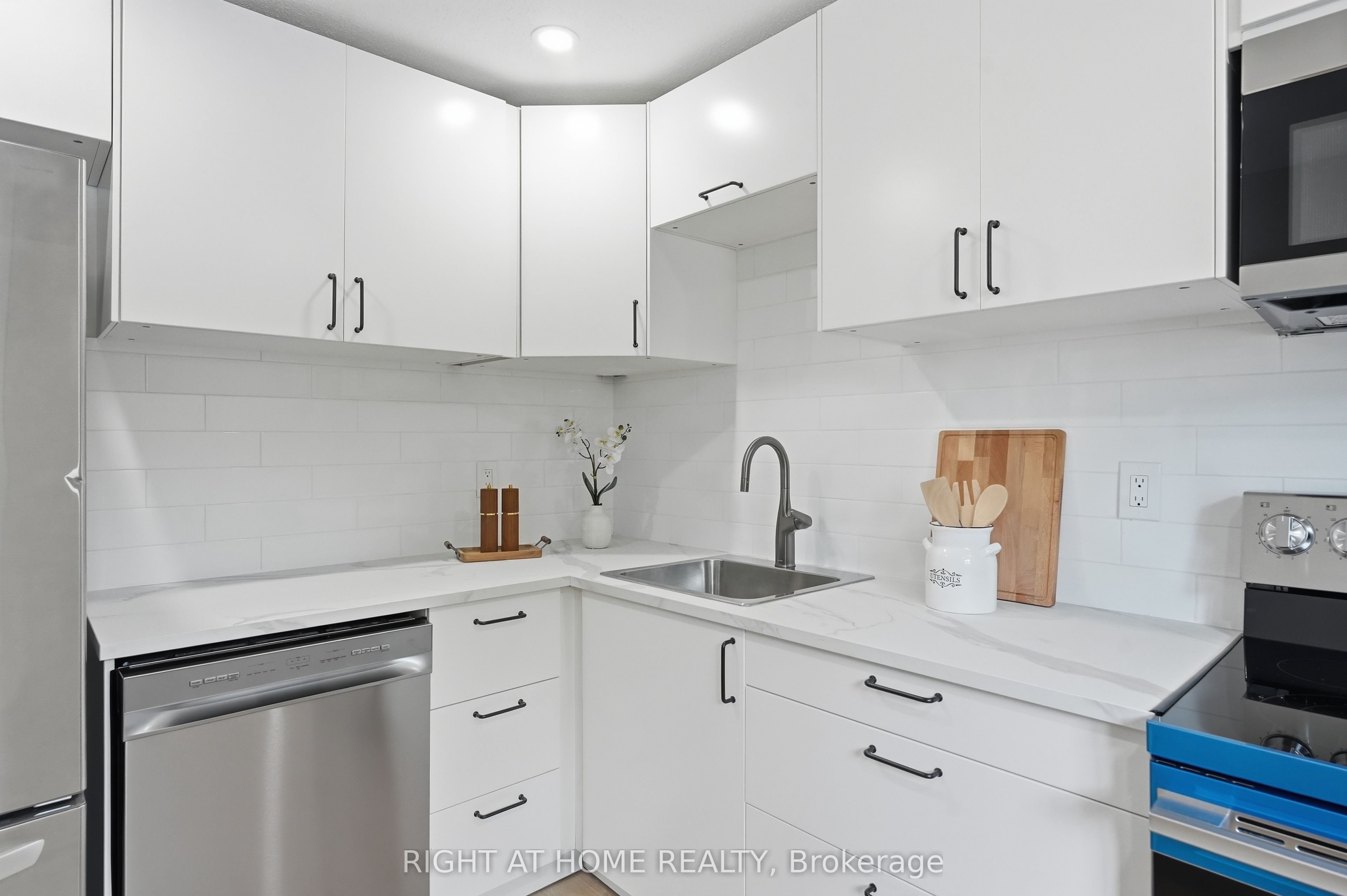 7874 Jeanne D'arc Boulevard 3, Orleans - Convent Glen and Area, ON K1C 2E9 photo 4
