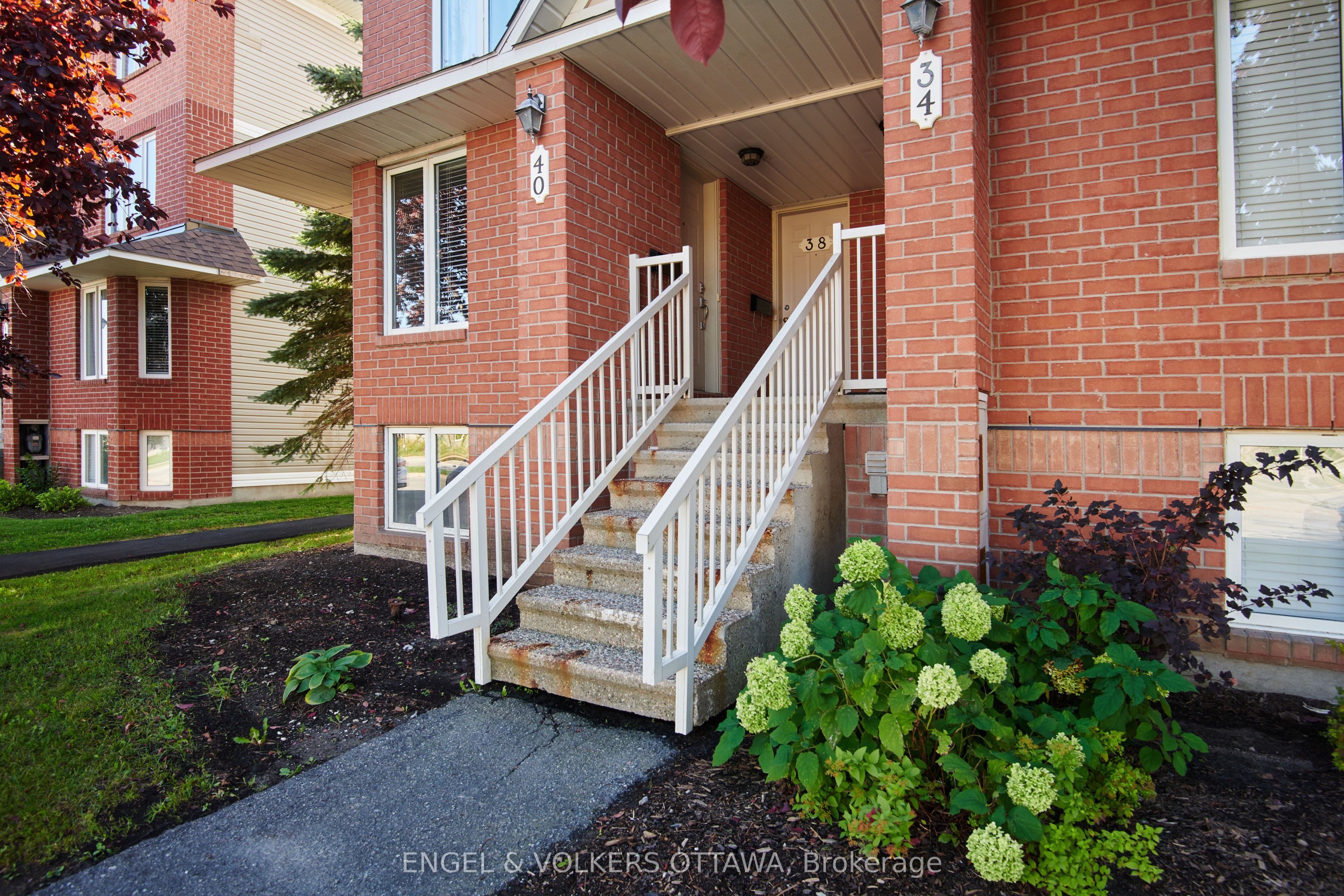 38 Lakepointe Drive, Orleans - Cumberland and Area, ON K4A 5E3 photo 2