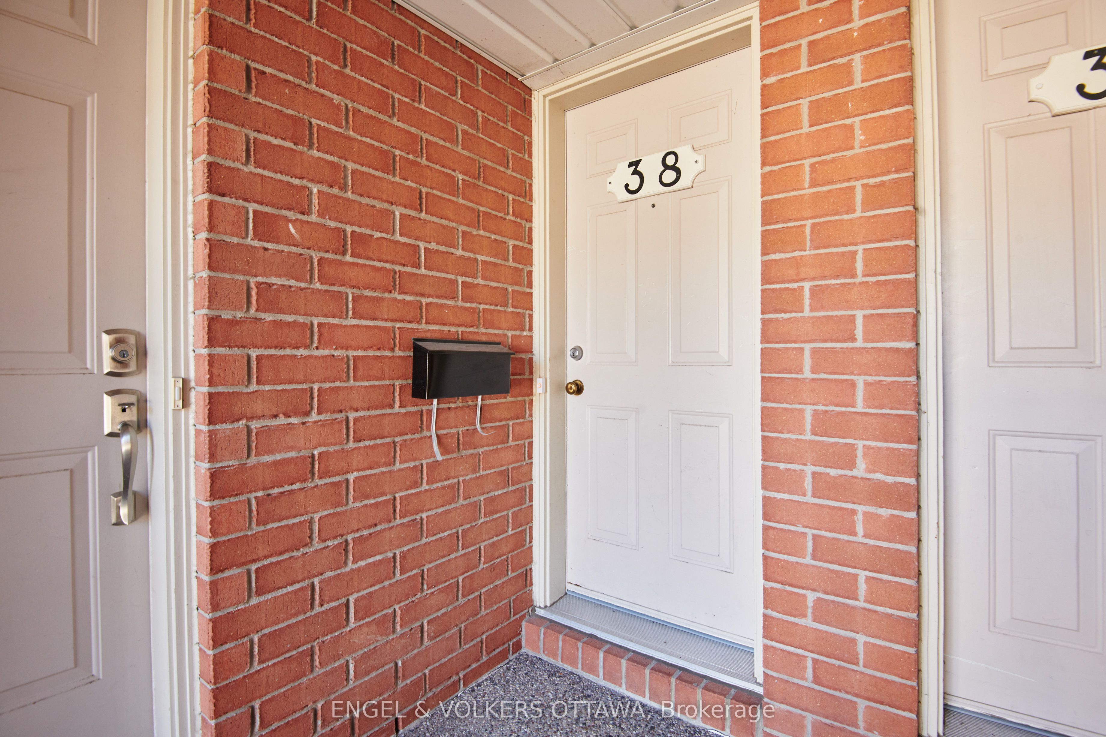 38 Lakepointe Drive, Orleans - Cumberland and Area, ON K4A 5E3 photo 3