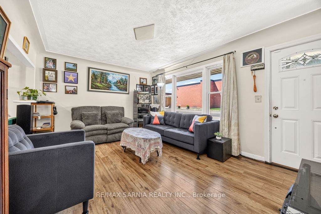 298 Lorne Avenue, Chatham-Kent, ON N8A 3Z2 photo 5