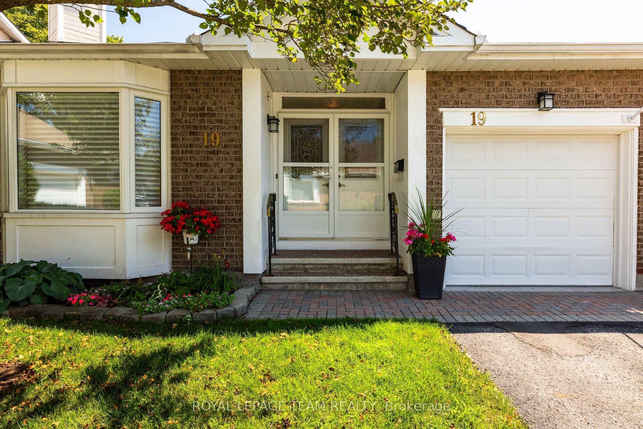 19 Pine Needles Court, Stittsville - Munster - Richmond, ON K2S 1G5 photo 2
