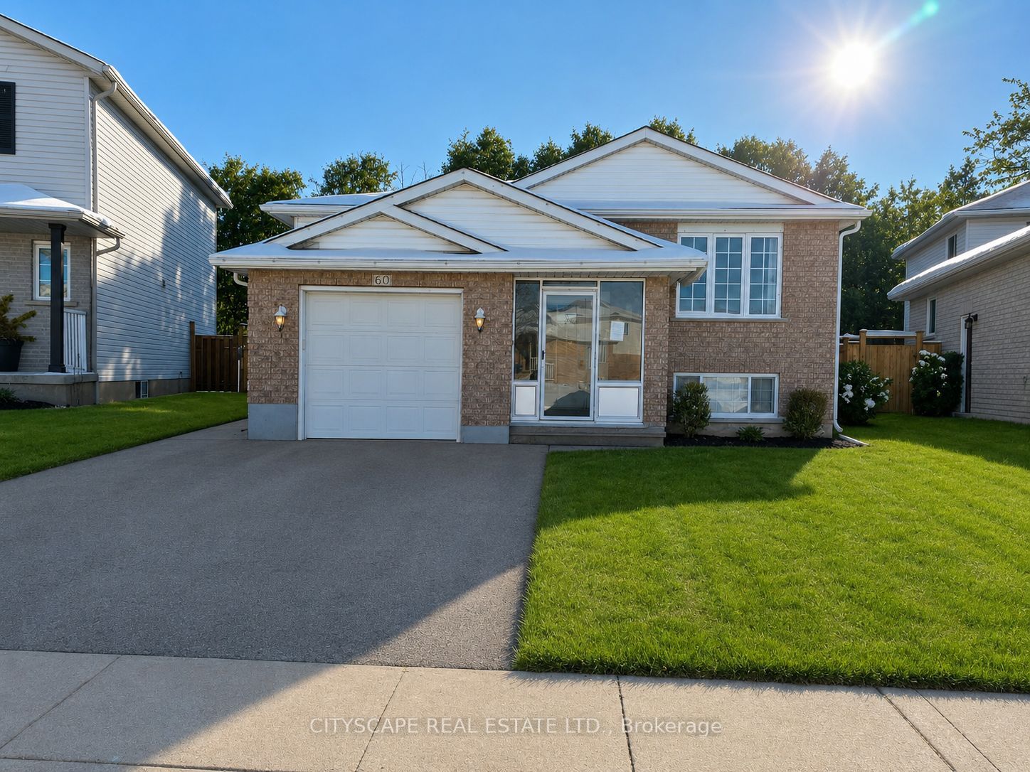 60 Castlewood Place, Cambridge, ON N1R 8K6 photo 2