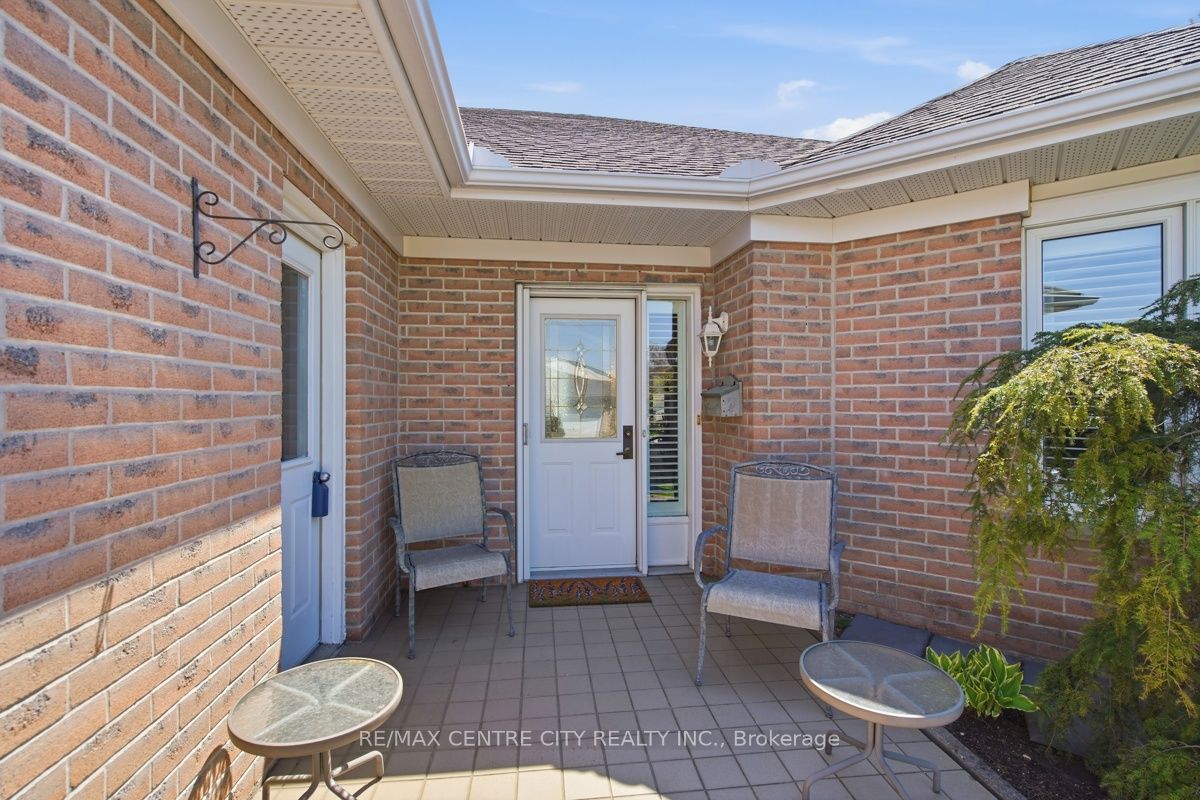 48 Ilderbrook Circle, Middlesex Centre, ON N0M 2A0 photo 3