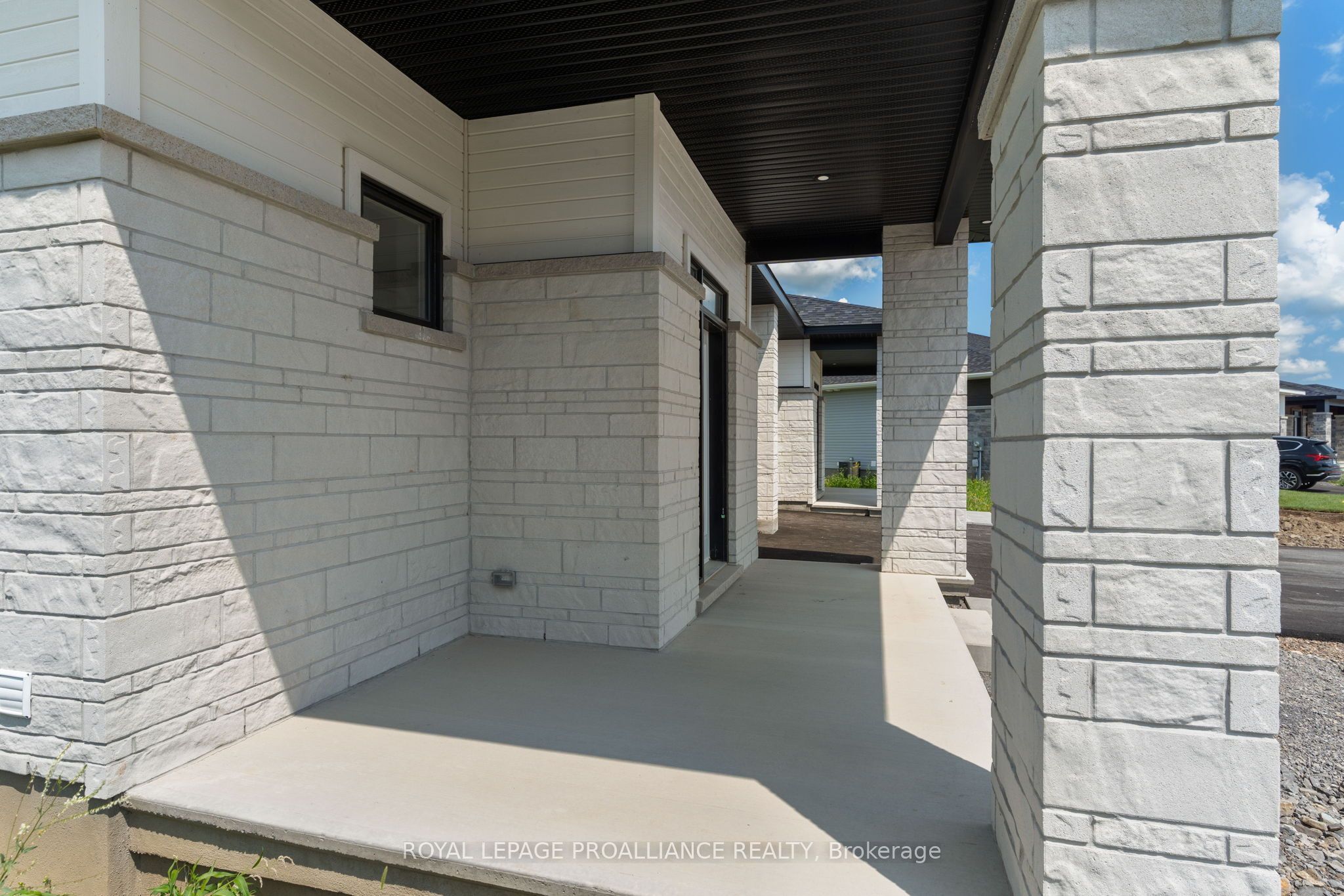 1076 Moore Street, Brockville, ON K0E 0H2 photo 2