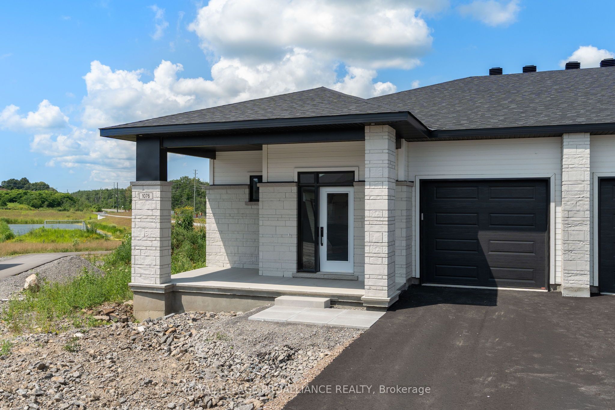 1076 Moore Street, Brockville, ON K0E 0H2 photo 3