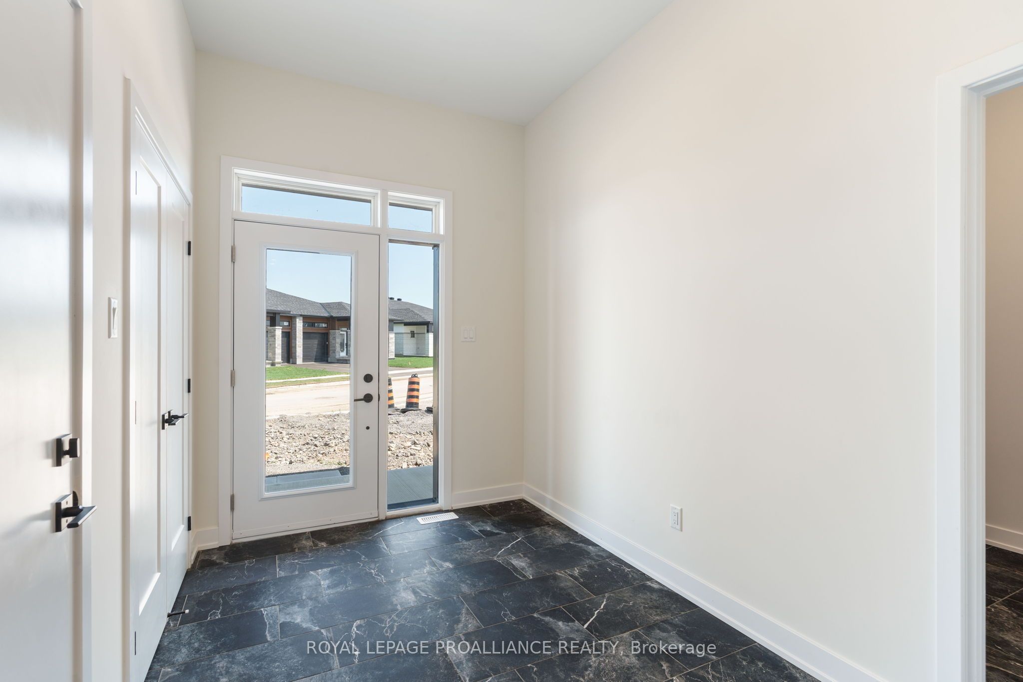 1076 Moore Street, Brockville, ON K0E 0H2 photo 5