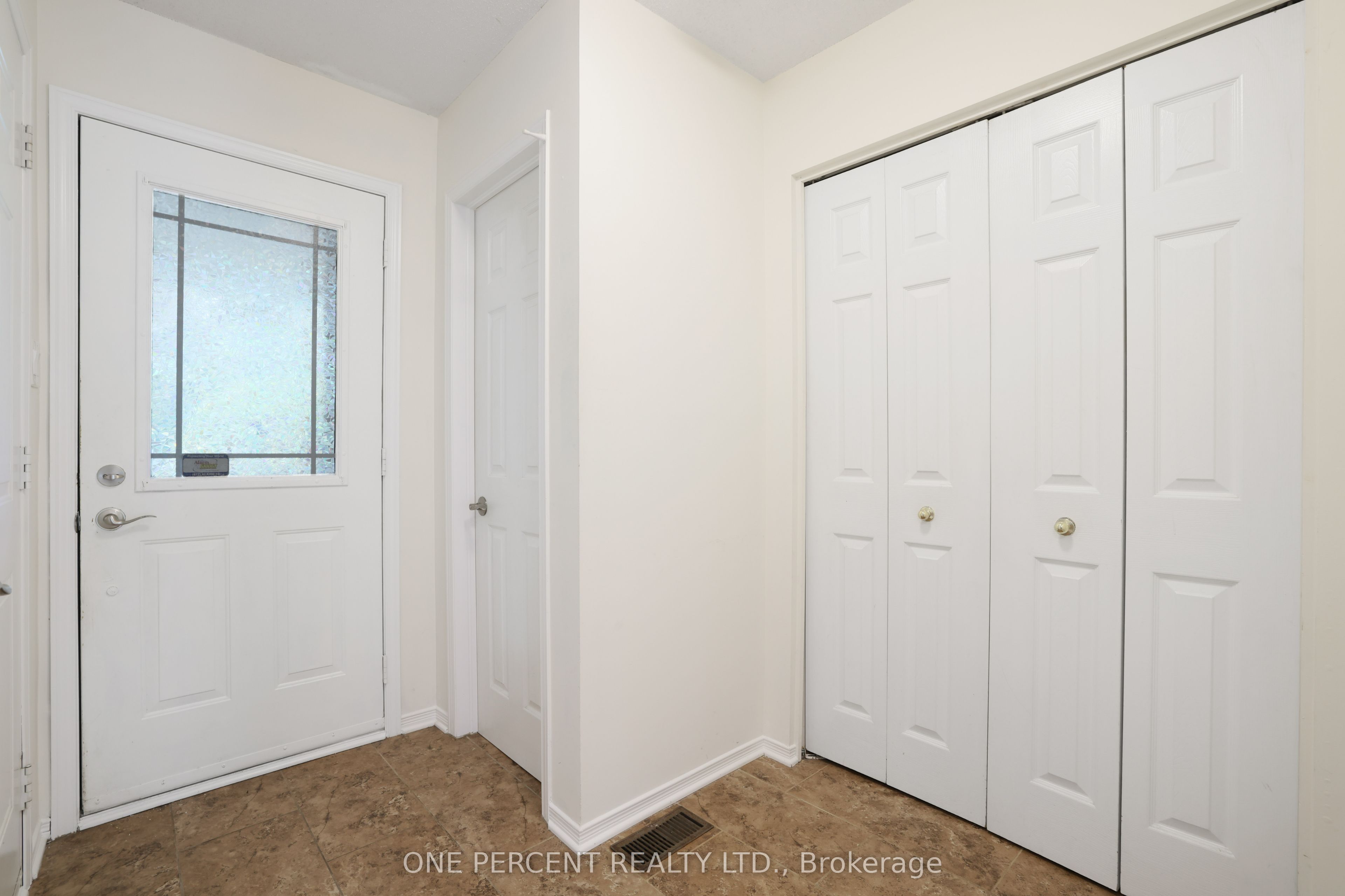 9 Harrington Court, Kanata, ON K2K 2S7 photo 3