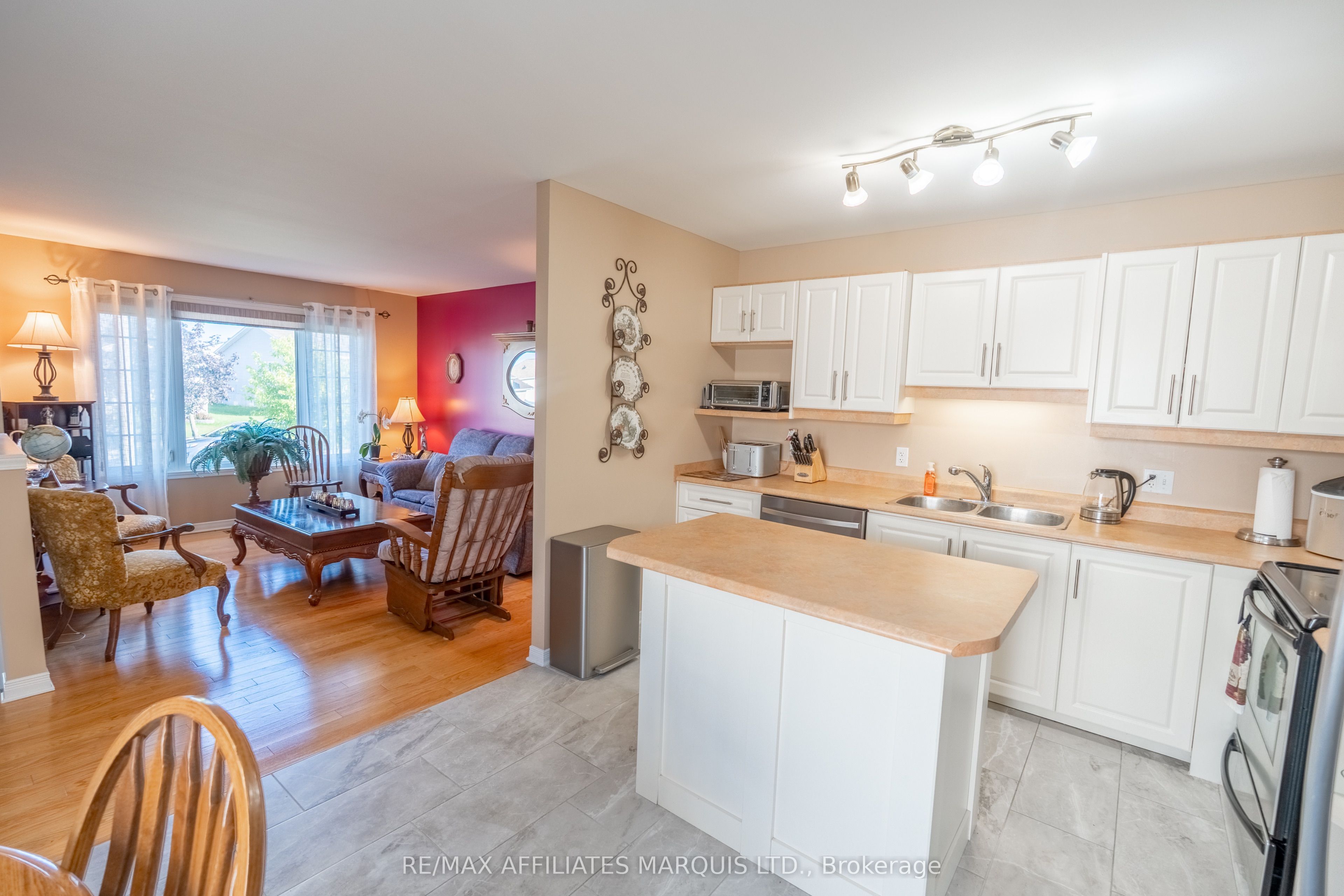 1851 Cumberland Street, Cornwall, ON K6J 0A1 photo 2