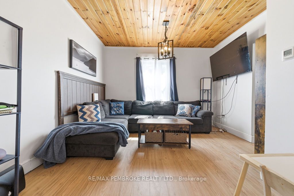 503 Miller Street, Pembroke, ON K8A 5Z7 photo 4