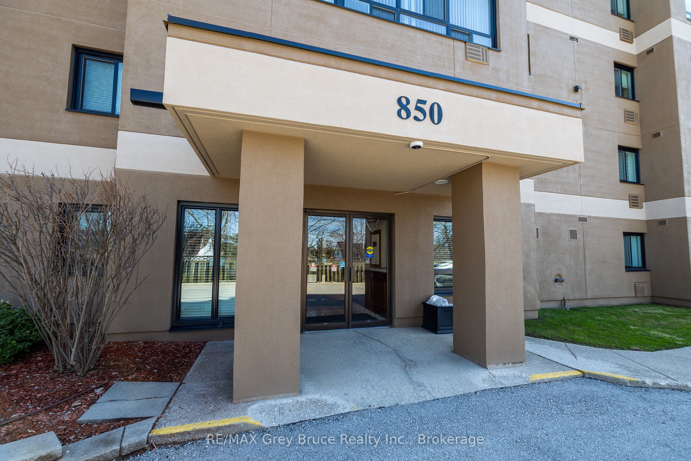 850 6th Street E 502, Owen Sound, ON N4K 6T7 photo 2