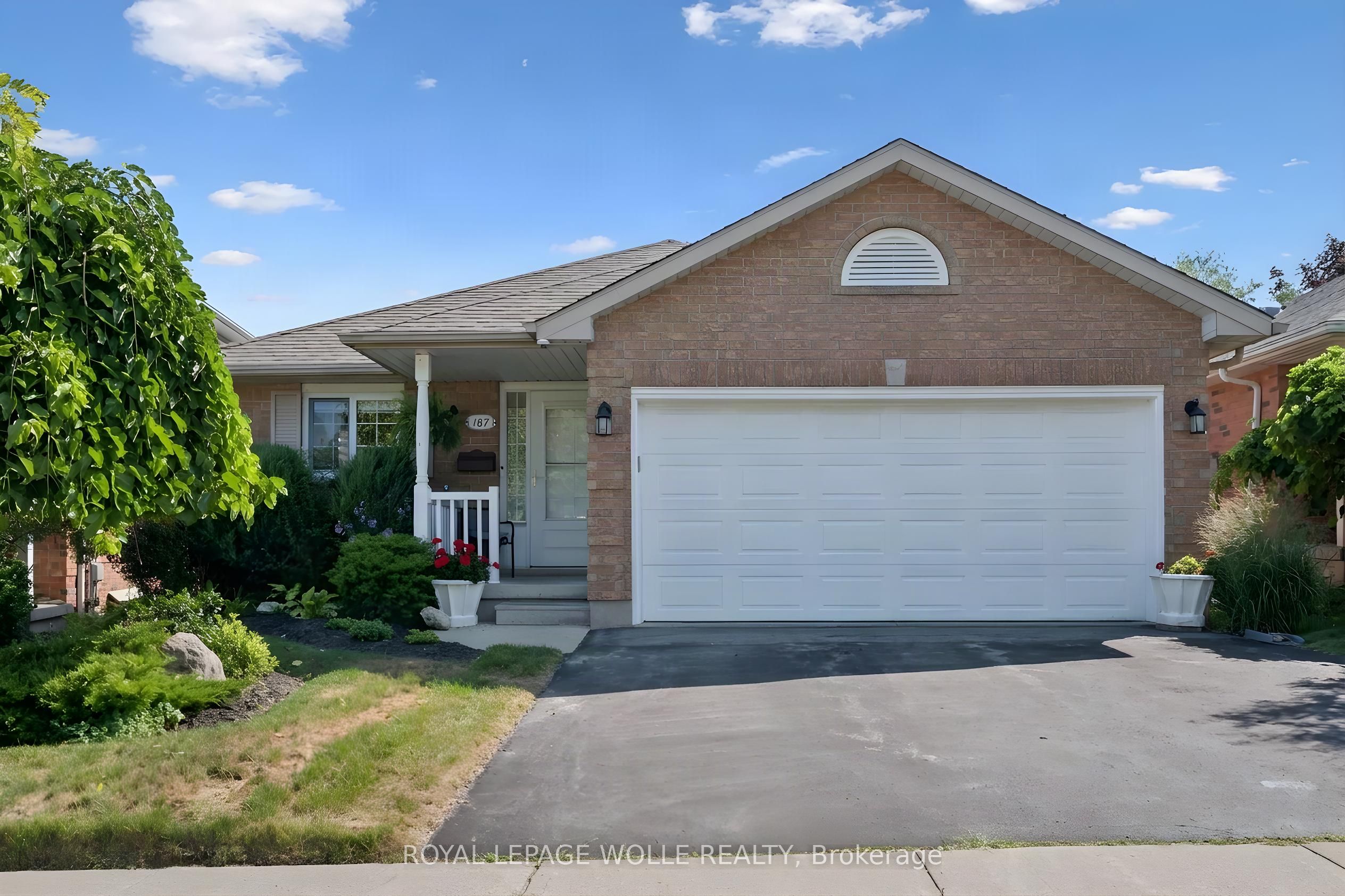 187 WESTCHESTER Drive, Waterloo, ON N2B 3M8 photo 2
