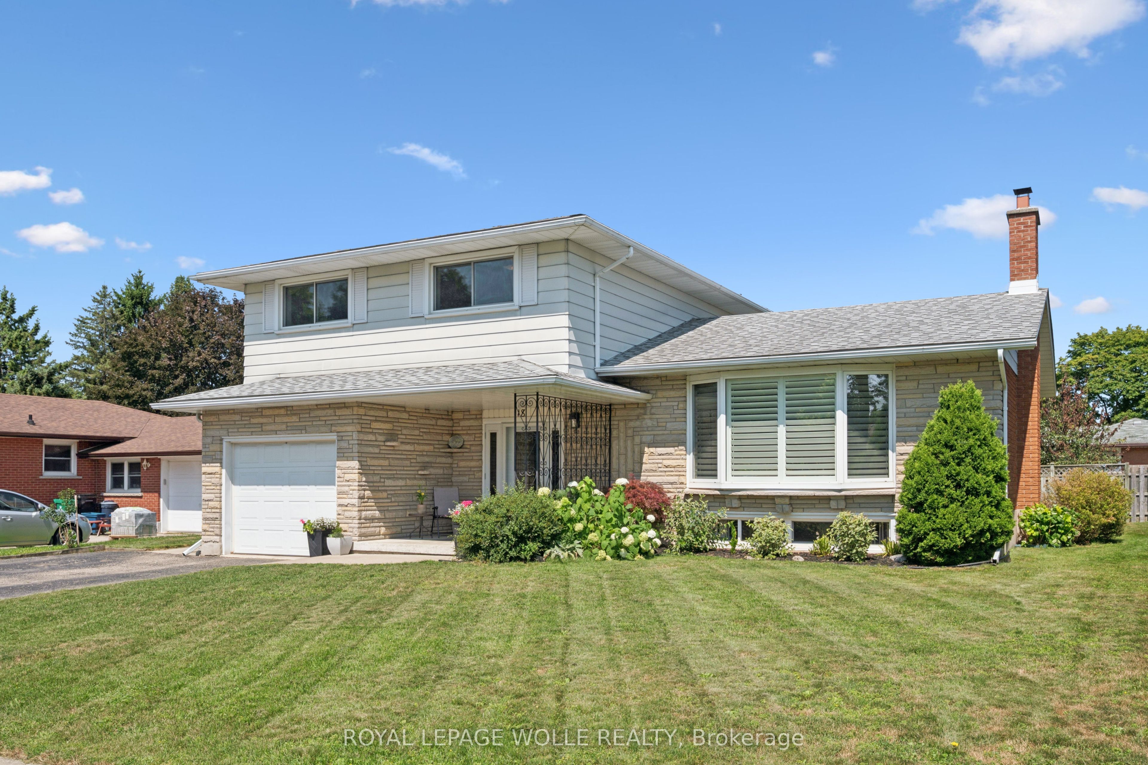 18 Strathcona Crescent, Kitchener, ON N2B 2W6 photo 2