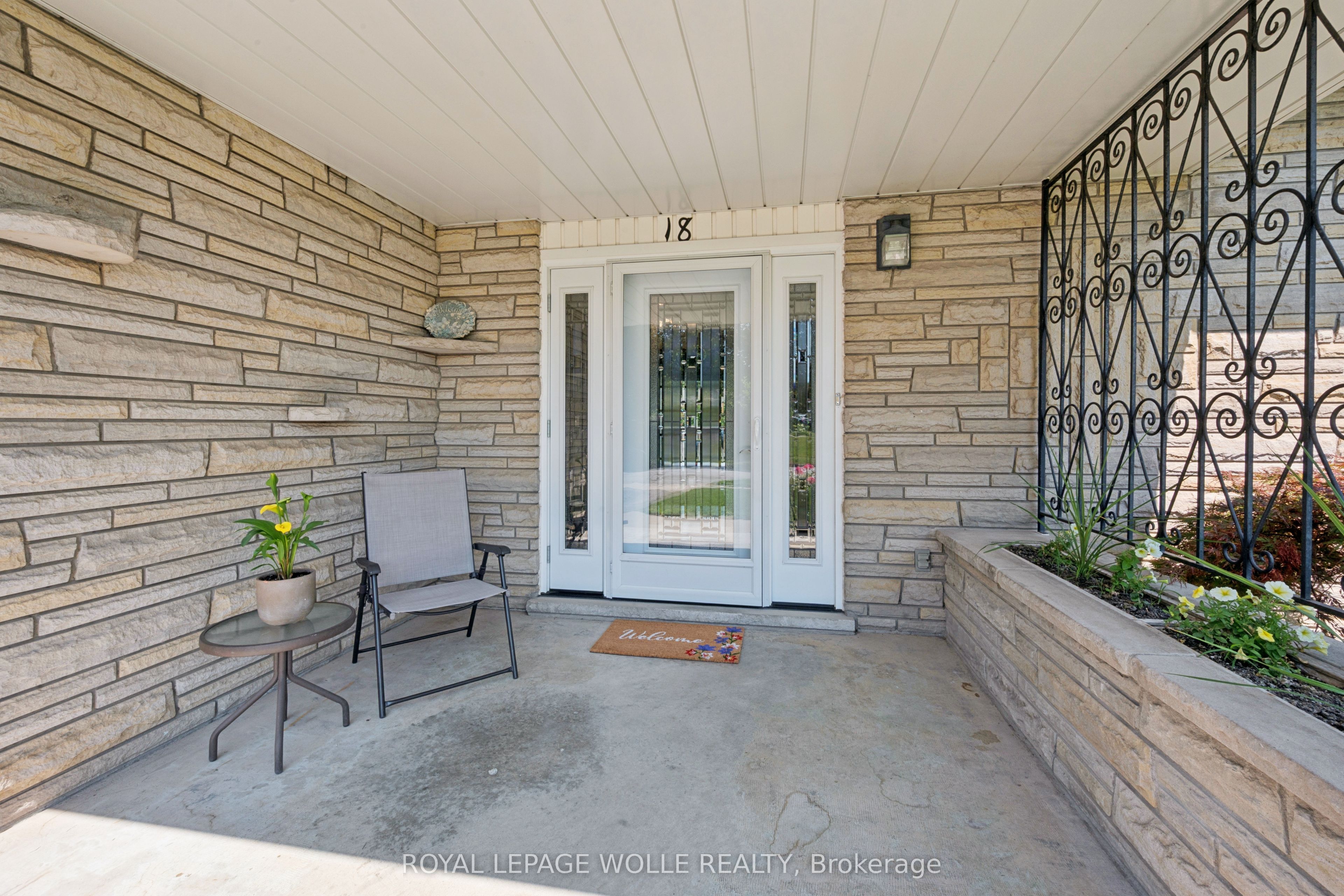 18 Strathcona Crescent, Kitchener, ON N2B 2W6 photo 4