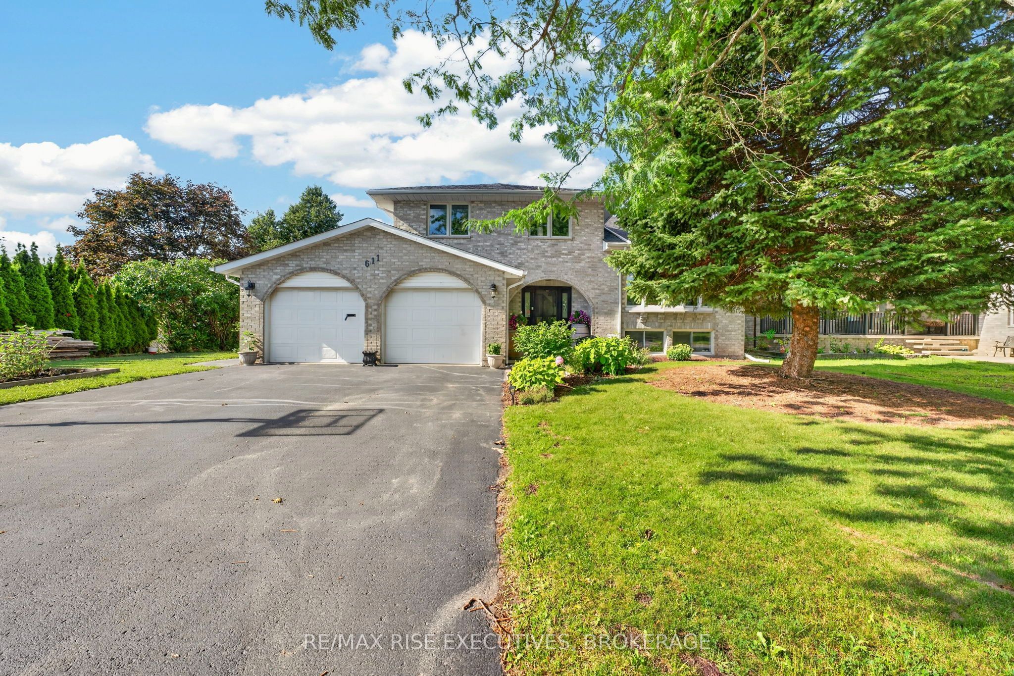 611 Rivermeade Avenue, Kingston, ON K7M 7Z5
