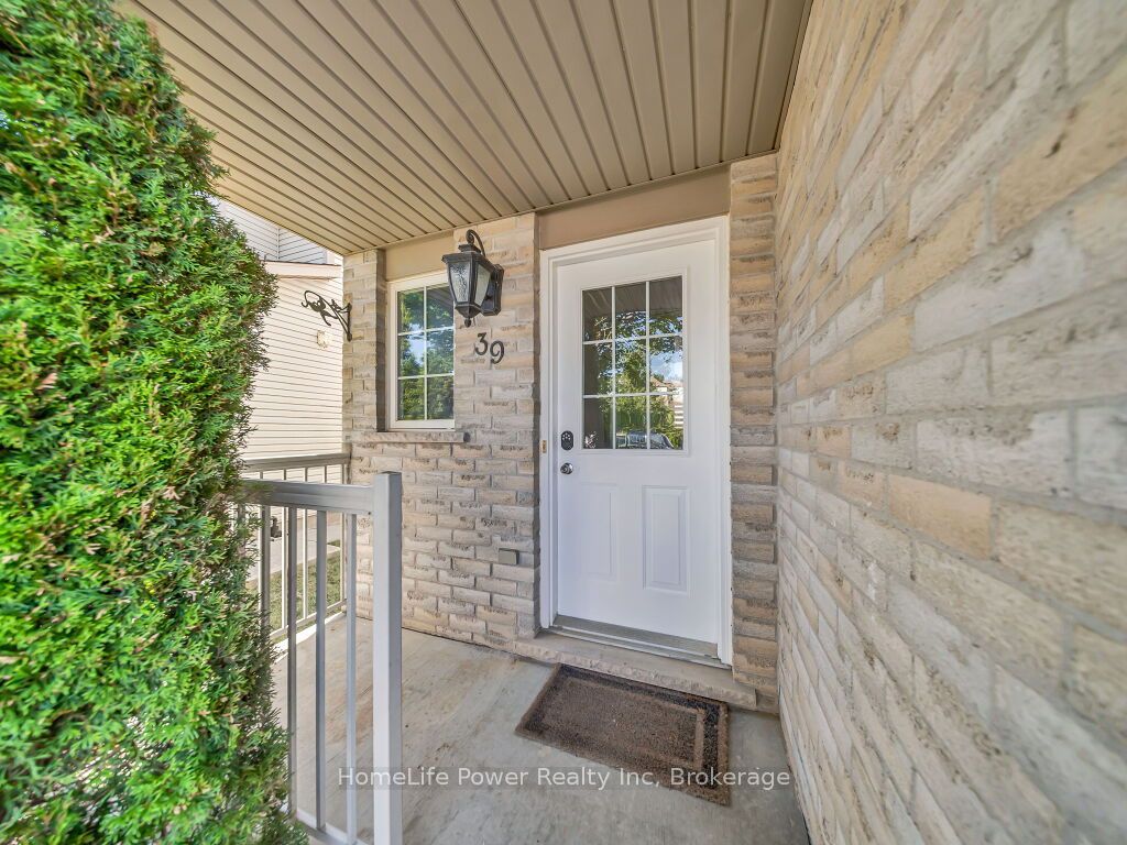 39 Reistview Street, Kitchener, ON N2E 4H3 photo 2