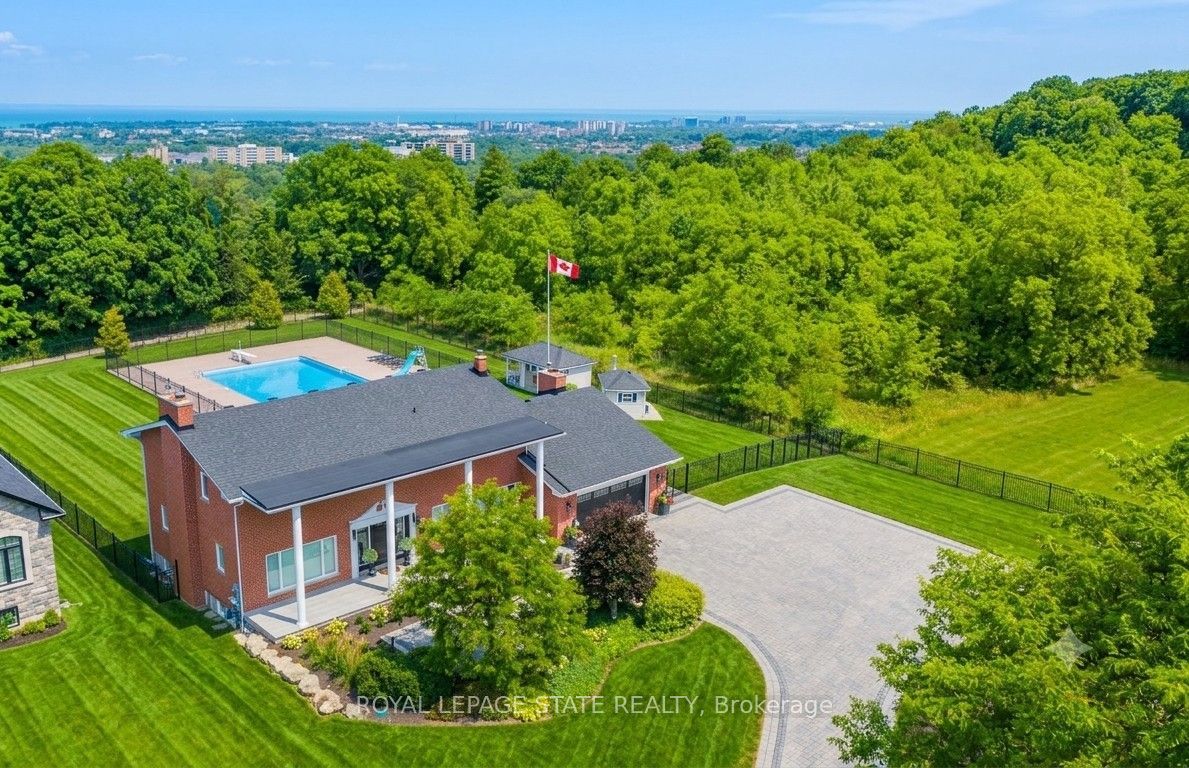 10 Azalea Court, Hamilton, ON L8J 1K4