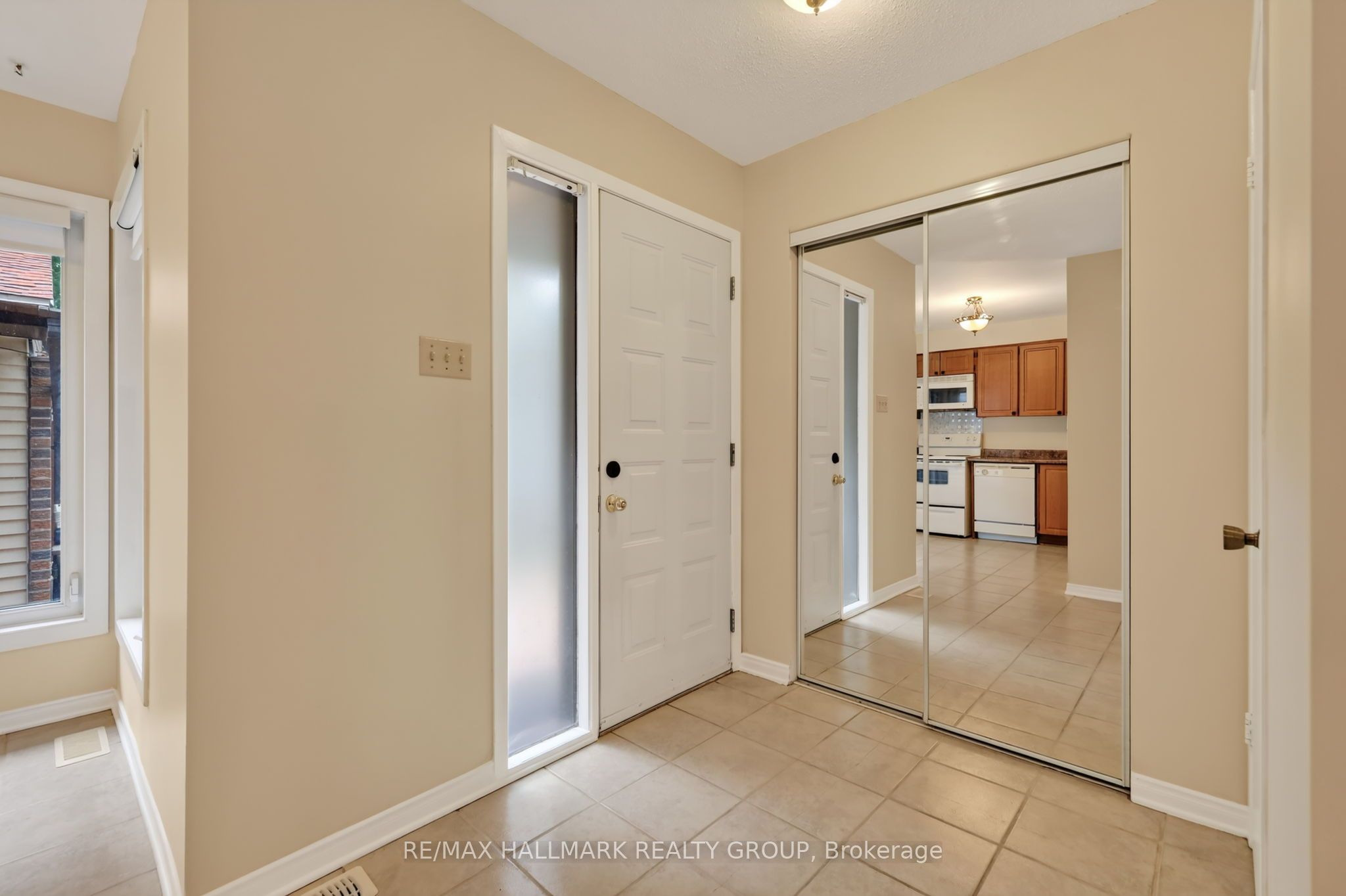 704 Malibu Terrace, Mooneys Bay - Carleton Heights and Area, ON K2C 3T8 photo 4